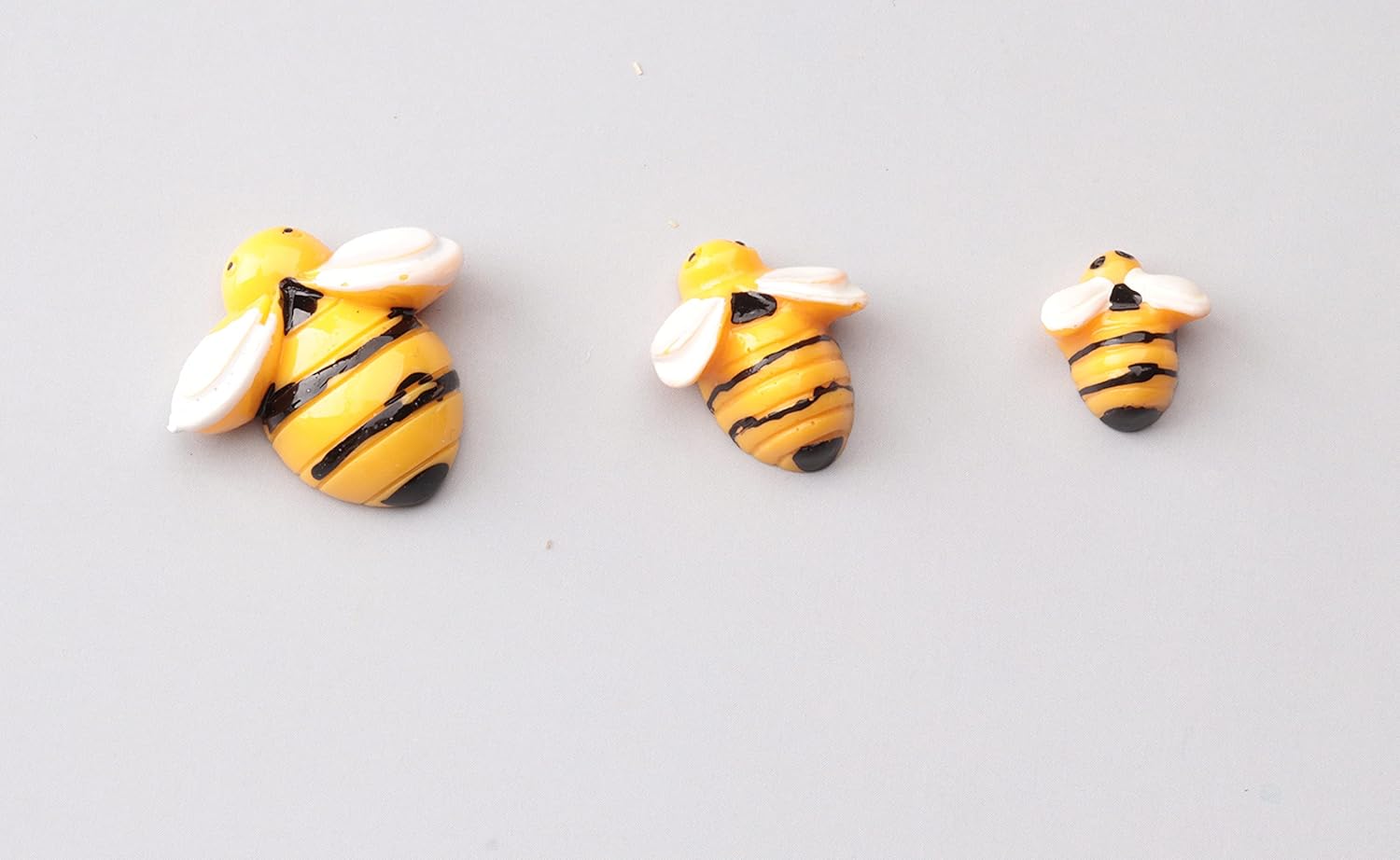 Sowaka 20 Pcs Mini Bee Ornaments Tiny Resin Flatback Embellishment Bumble Bee for Hair Clip DIY Craft Art Project Home Garden Decoration Supplies Jewelry Making Scrapbooking (X-Large)