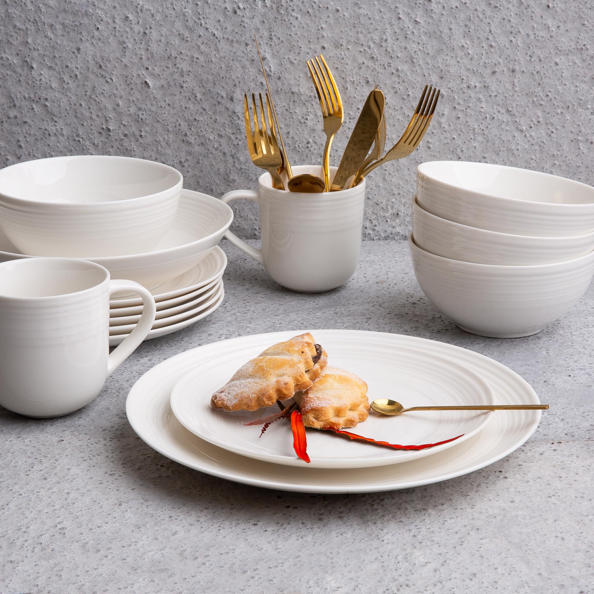 AMBITION Tafel und Kaffeeservice 12 personen Linea 60-teilig Porzellan Teller Tassen Schalen dezente Linien Spülmaschine & Mikrowelle weiß