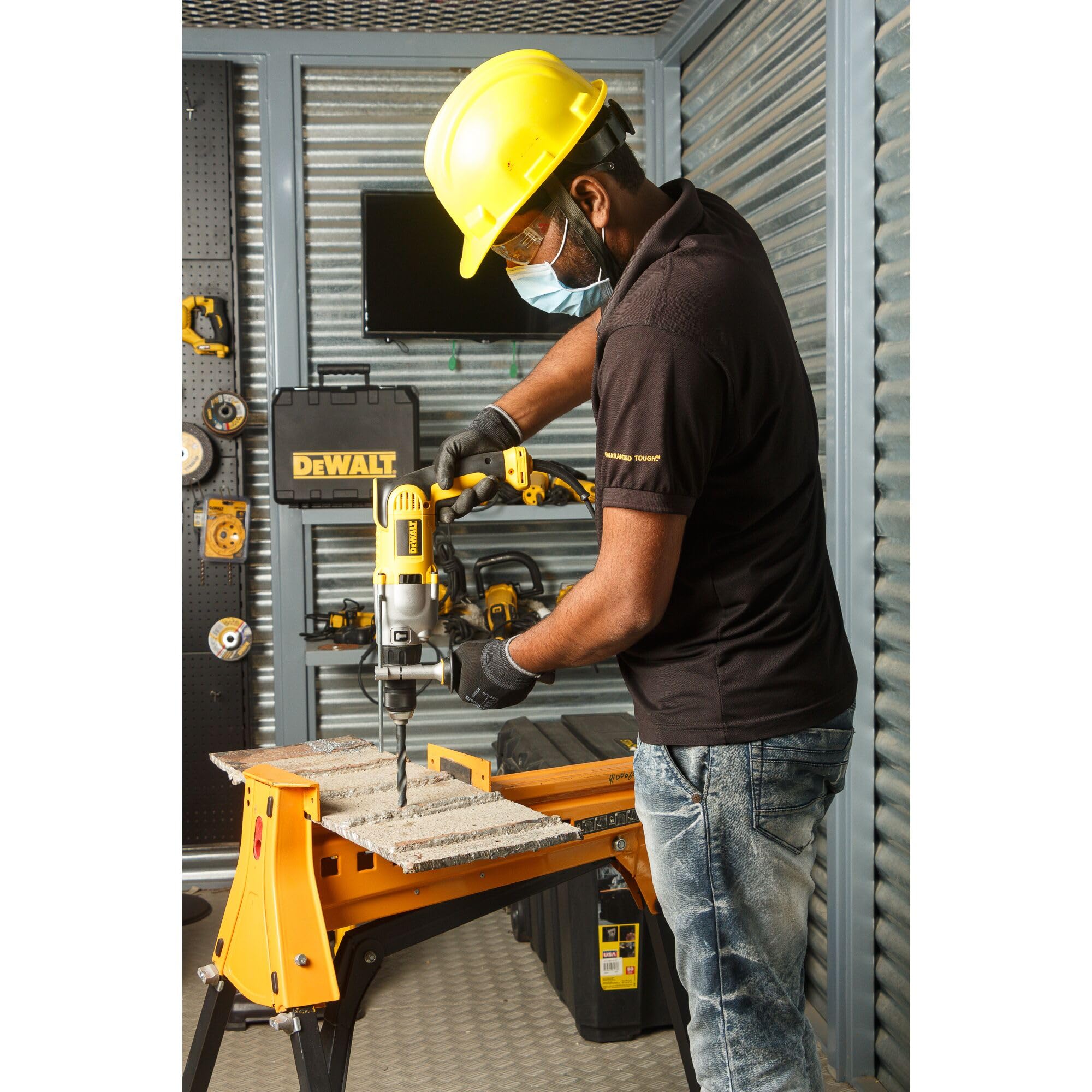 DEWALT - Perceuse Percussion - DWD524KS-QS - Perceuse avec Coffret et Poignée Latérale Multi-Positions - 2 Vitesses 0-1250/3500tr/min - Mandrin Auto-Serrant en Acier de 13mm - 1100W