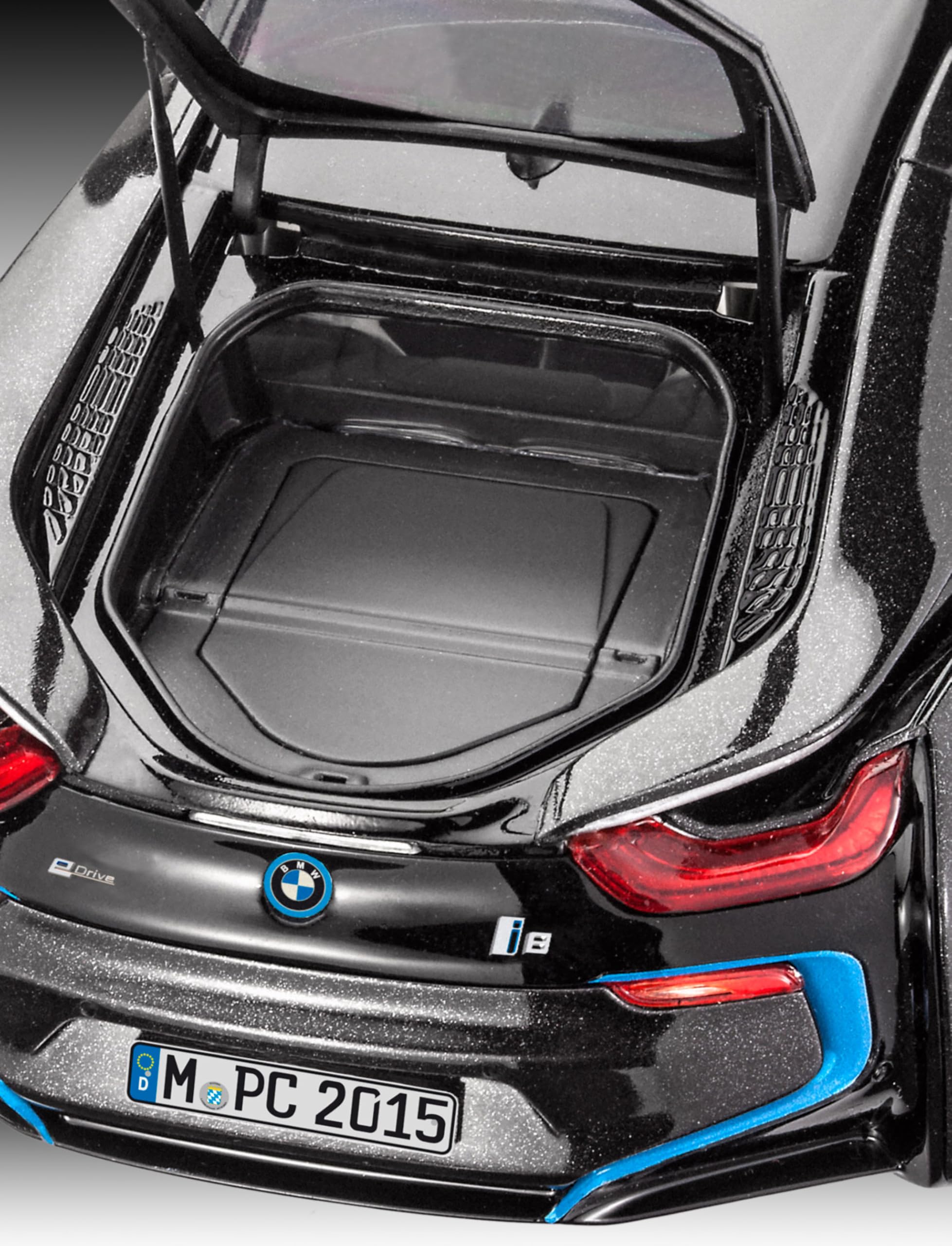 Revell Modellbausatz Auto 1:24 - BMW i8 im Maßstab 1:24, Level 4, originalgetreue Nachbildung mit vielen Details, Model Set mit Basiszubehör, 67008, Schwarz