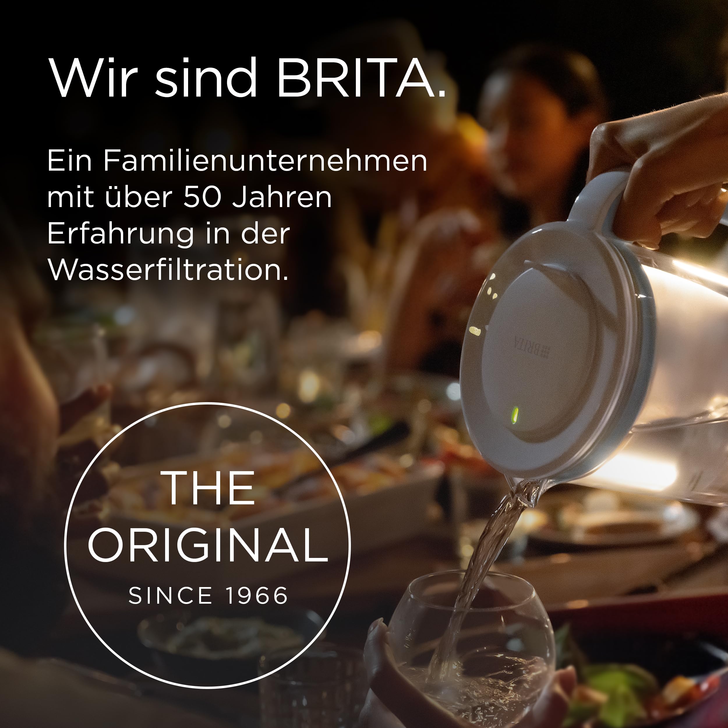 BRITA Wasserfilter Kanne Glas hellblau (2,5l) inkl. 1 MAXTRA PRO Pure Performance Kartusche – Premium Kanne aus Glas mit Smart Light LED & Klappdeckel – filtert Verunreinigungen, Kalk, Metalle etc.