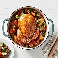 Vista 6 de Horno holandés cubierto de hierro fundido esmaltado Yaxa Basics, 7.3 cuartos de galón, color gris.