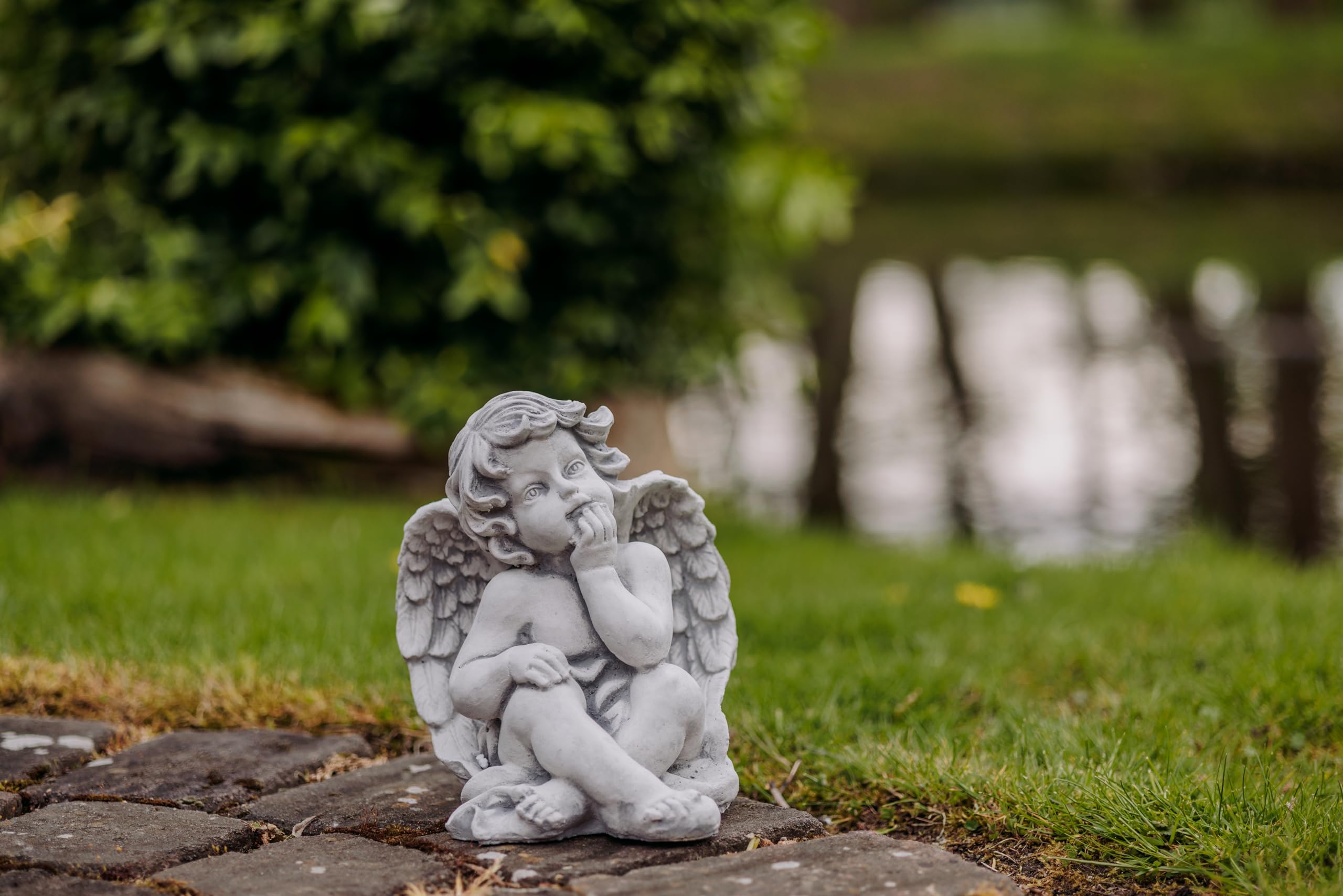 gartendekoparadies.de Siedzący anioł nagrobny, figurka kamienna wys. 25 cm, 8 kg, szary, odporny na mróz z odlewu kamiennego do użytku na zewnątrz