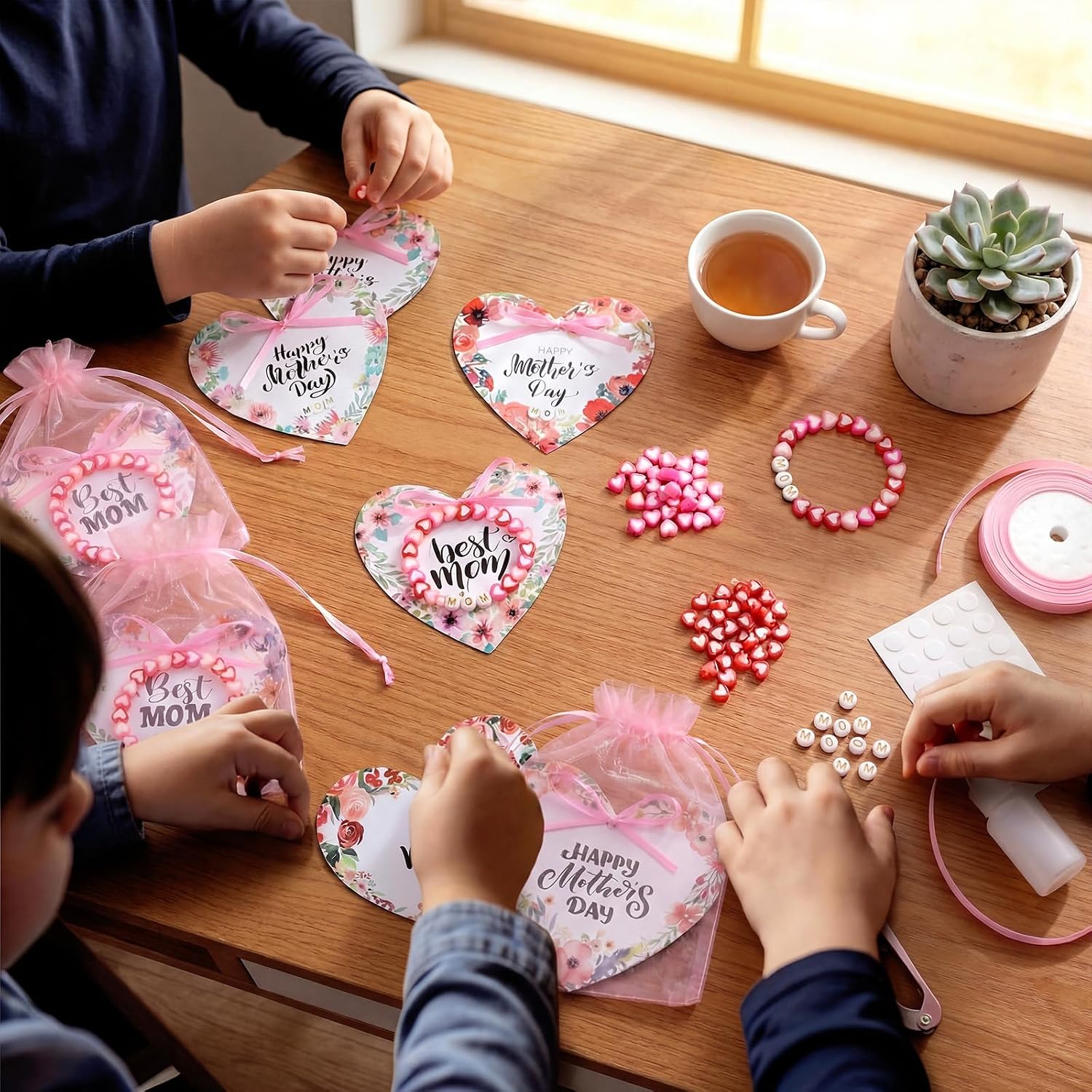 Tondiamo 24 Sets Floral Mom Bracelet Craft Kit for Kids DIY Mother's Day Heart Beads Making Set with Heart Gift Cards and Bags for Mom Party Activities
