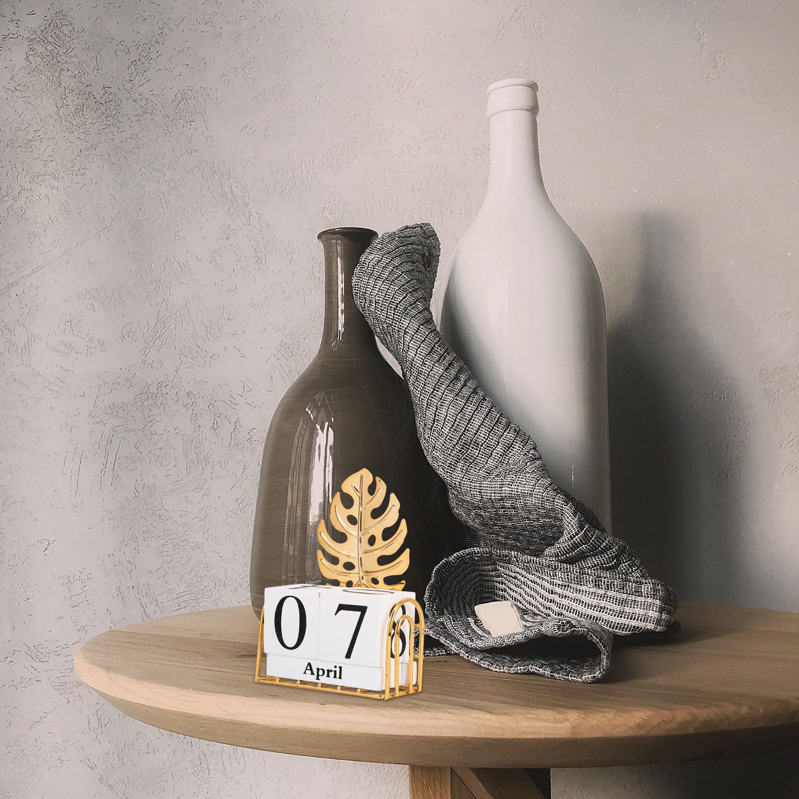 MAGICLULU Calendario Perpetuo da Tavolo in Legno e Ferro Decorazione Oro, Supporto per Calendario da Tavolo, per Uffici e Caffè Stile Decorativo Elegante