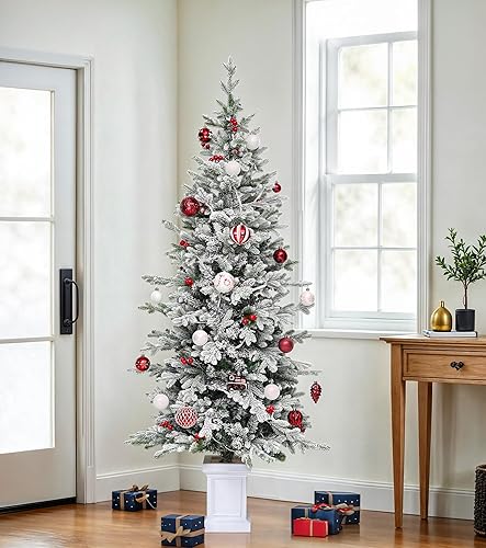 Miniatura 7 de DWVO Árbol de lápiz de abeto ártico flocado delgado de 6 pies, árbol de Navidad en maceta con 15 bayas rojas, 520 puntas de ramas de polietileno y