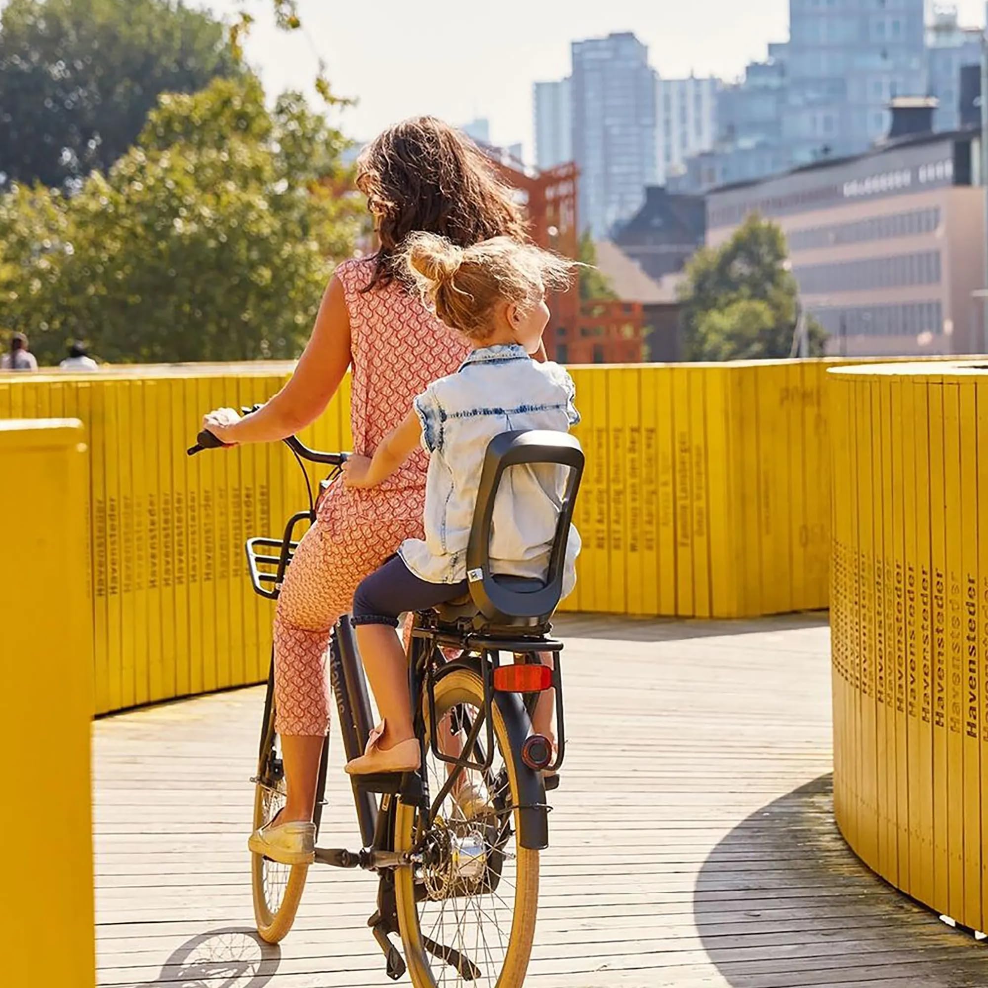 Urban iki Seggiolino per Bicicletta Junior – Montaggio Portapacchi con Serratura