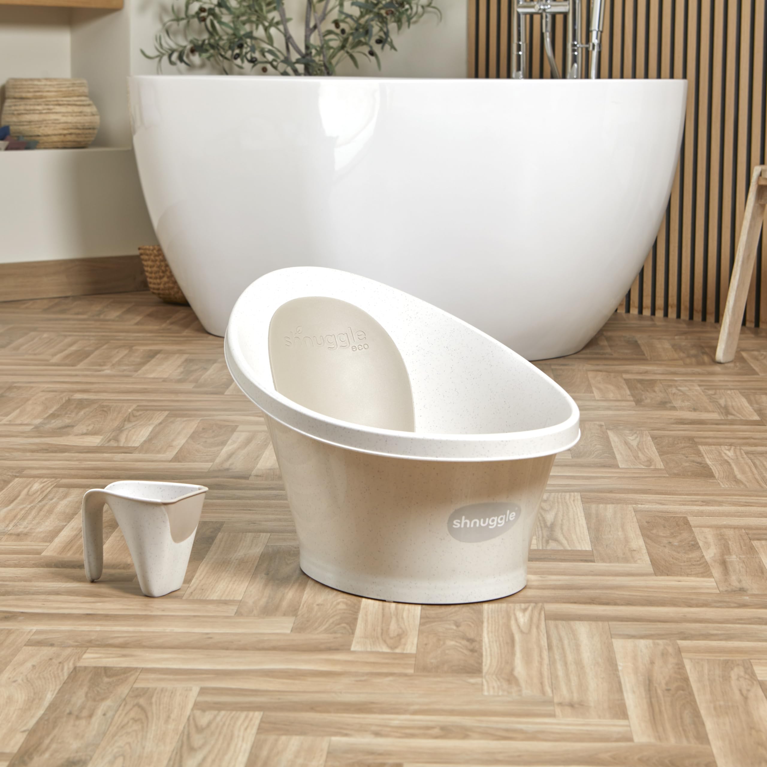 Shnuggle ECO - Bañera para bebé recién nacido | Material reciclado con refuerzo integrado y respaldo suave | Adecuado para recién nacidos | Incluye tapón de agua | Galletas y color crema