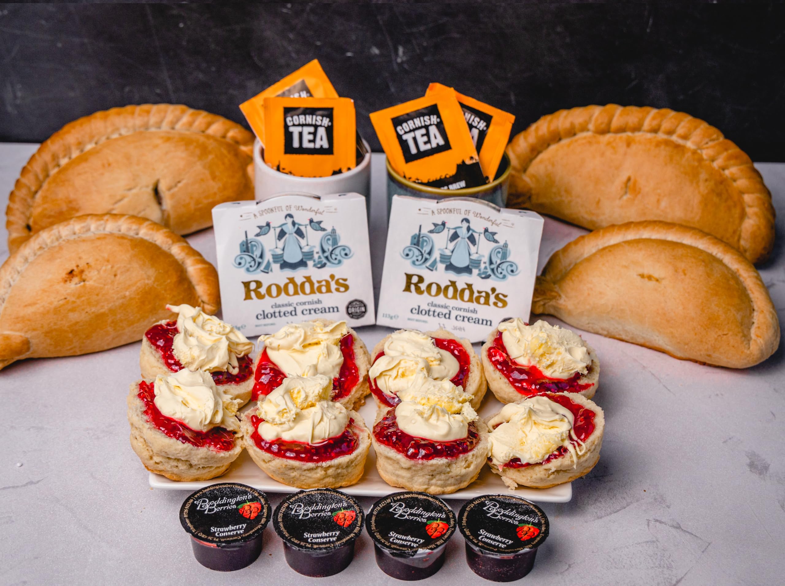 The Cornish Cream Tea & Pasty Hamper – 4 Person Deluxe Tea Set Hamper Gifts Inc Fresh Scones, Tea, Jam, Roddas Clotted Cream & Fresh Cornish Pasies – Elegant Packaging