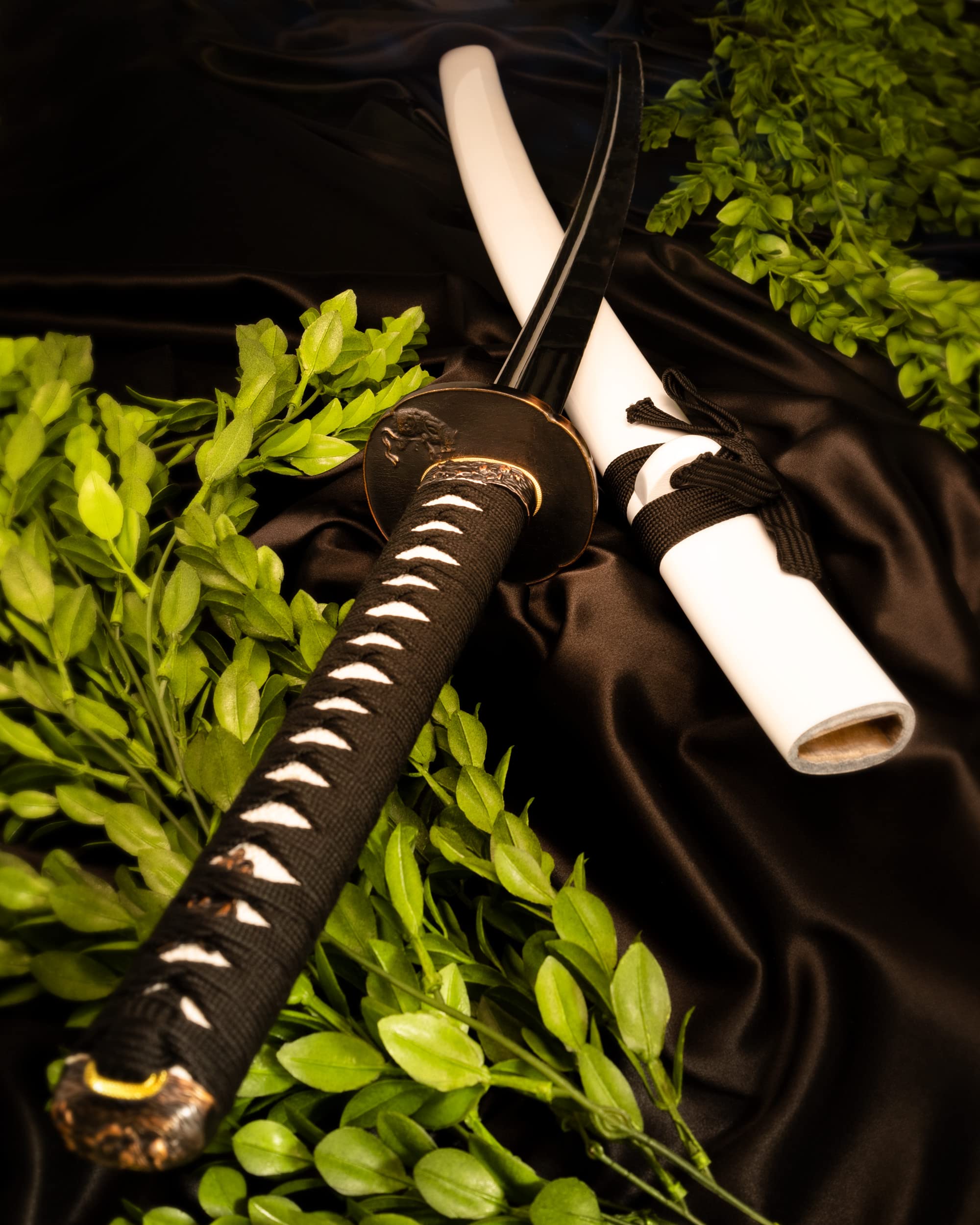 Katana EIN echter Hamon Schwert scharf echt zum Training Metall Stahl 1045 Samurai 100% handgefertigt Nur für Erwachsene - 18 Jahre erforderlich SW-9254