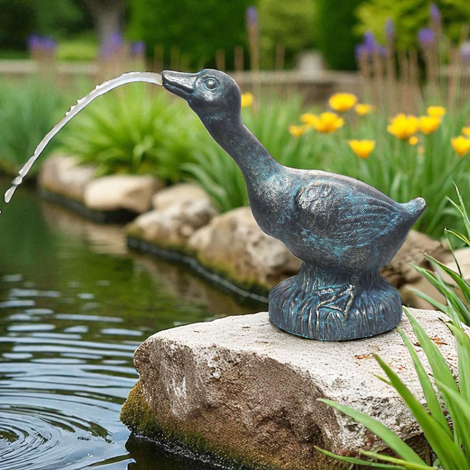 Arnusa Teichfigur Wasserspeier – Teichfigur mit Solarpumpe & Wasserspiel in Kupfer-Optik