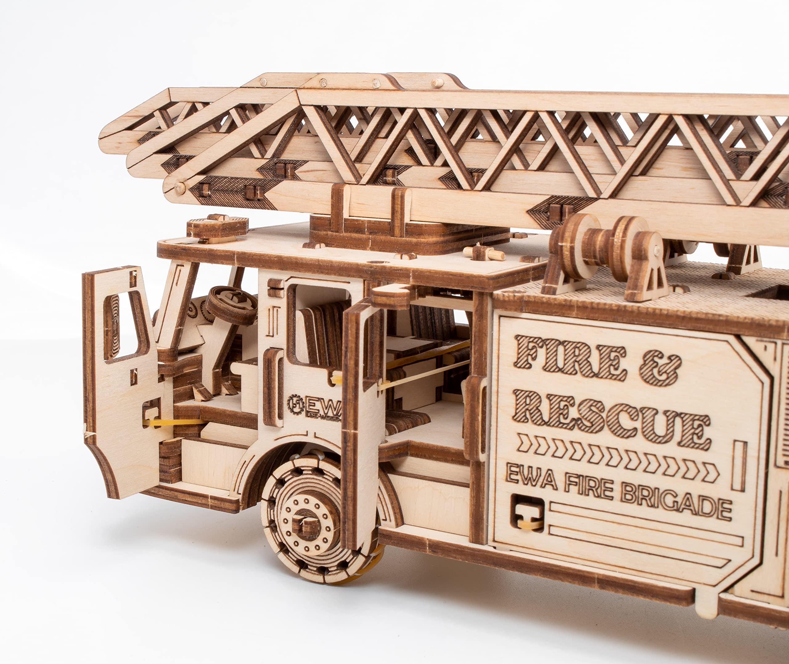 MAGICHOLZ – 3D Holzpuzzle Modellbau Feuerwehrauto LKW – Mechanischer Holzbausatz mit Aufziehmotor – 3D Puzzle Holz Modellbausatz Erwachsene – DIY Set, kein Kleber erforderlich