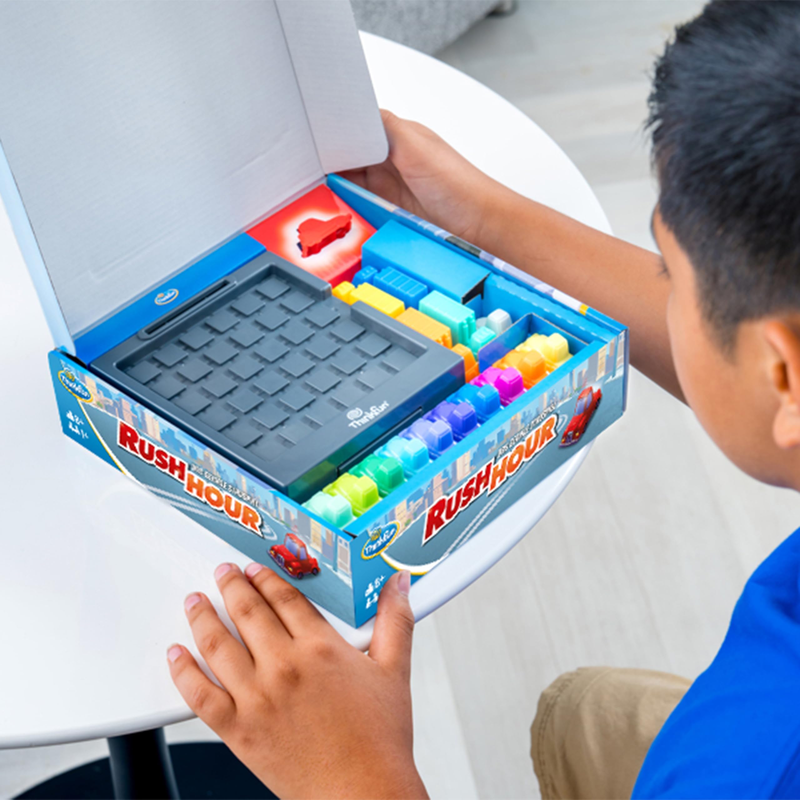 Rush Hour® - Das geniale Stauspiel. Logikspiel von Thinkfun für Kinder und Erwachsene, ab 8 Jahren. Inklusive 10 zusätzlicher Aufgaben, Amazon Sonderedition