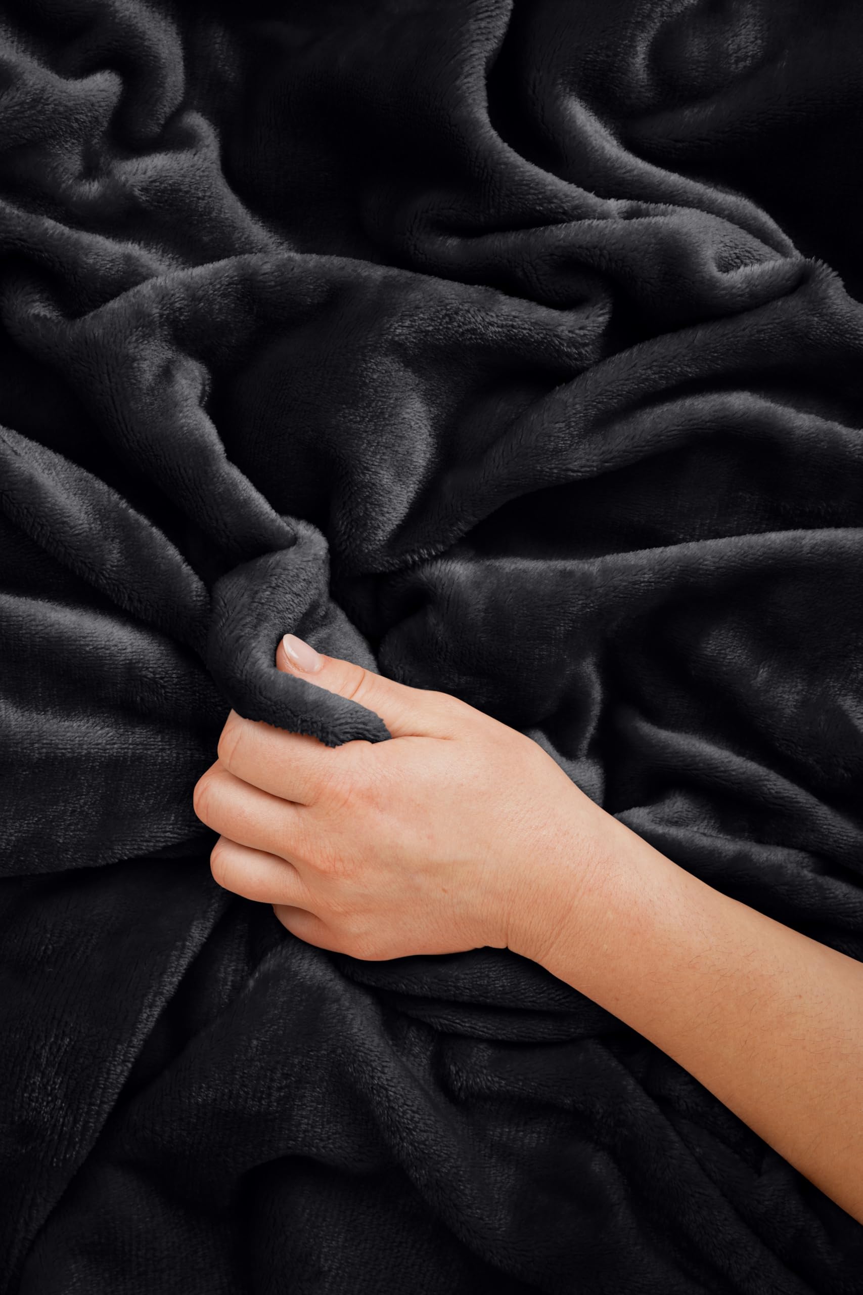 EverSnug Coperta e cuscino da viaggio - Coperta da viaggio morbida 2 in 1 di alta qualità con federa morbida, cinturino per bagaglio a mano e clip per zaino (nero)