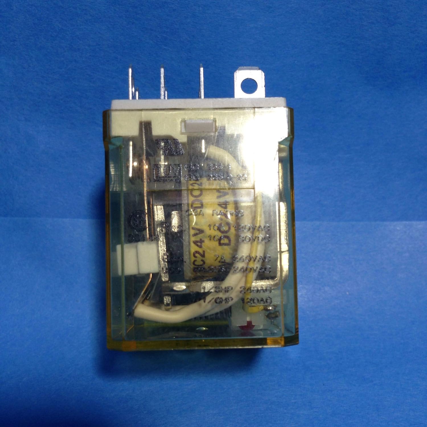 IDEC RH3B-ULDC24V 24 VDC Coil, 3 Poles 3PDT, Blade Terminal, Compact Power Relay, Industrial 10 AMP GP Relay, RH Series, with LED Indicator