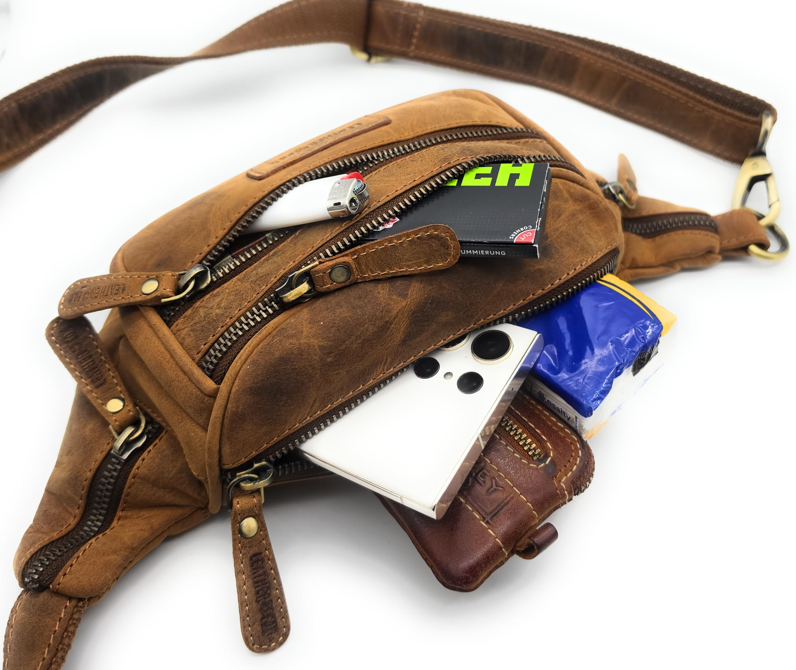 Bauchtasche aus Büffelleder Vintage Gürteltasche mit 6 Fächern | stabiler Metall-Karabiner als sicherer Verschluss, vielseitige Nutzung im Alltag, stabile Verarbeitung, viel Stauraum