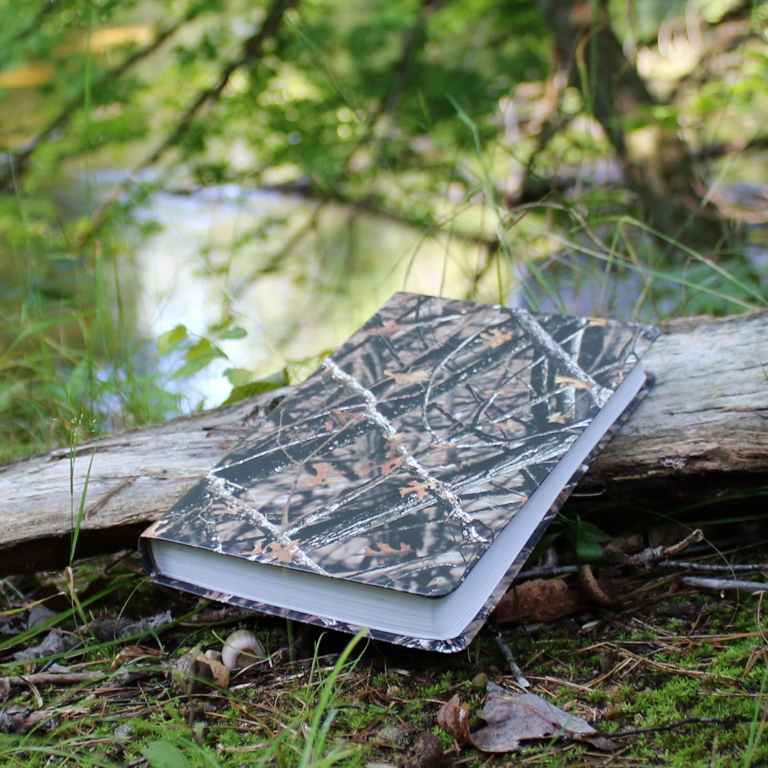 NIV, Outdoorsman Bible, Lost Camo Edition, Leathersoft, Red Letter, Comfort Print: The Field-Ready Cover Blends In but the Words Stand Out with Comfort Print - Image 6