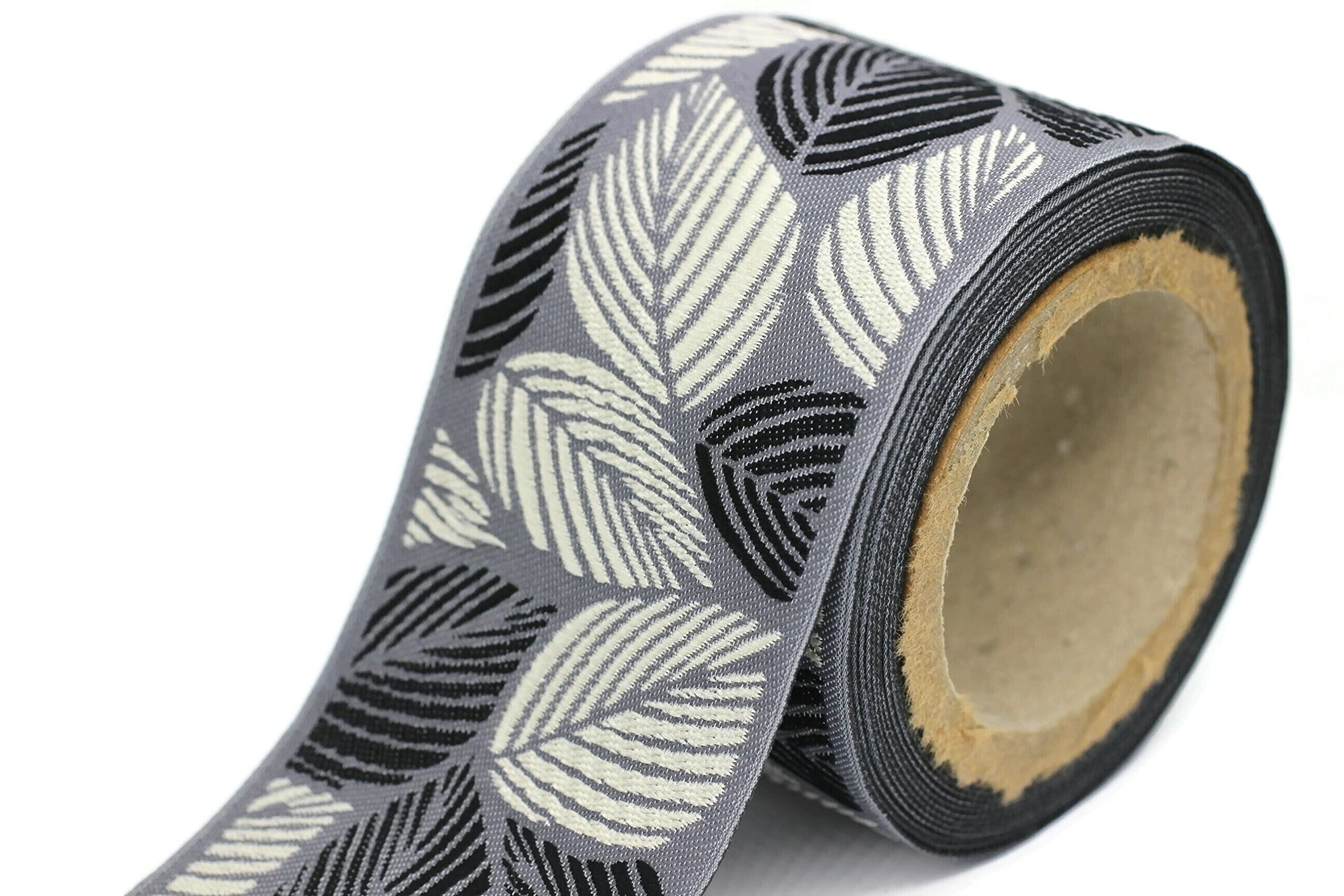 Passementerie rideaux feuilles tropicales pour relooker des tissus unis
