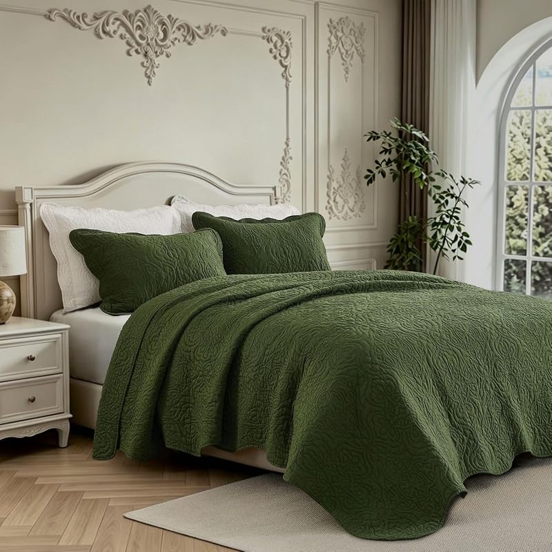 DOWN HOME 100% Cotton Sateen Quilt Set | Silky Soft & Breathable | Elegant Medallion Damask Pattern | Lightweight Cotton Fill | All-Season Bedding | Queen Size 3-Piece Set, Vine Green, 86"X90"