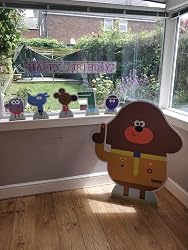 Recortables De Cartón Hey Duggee - Pack Multicolor Para Fiestas Y Decoración