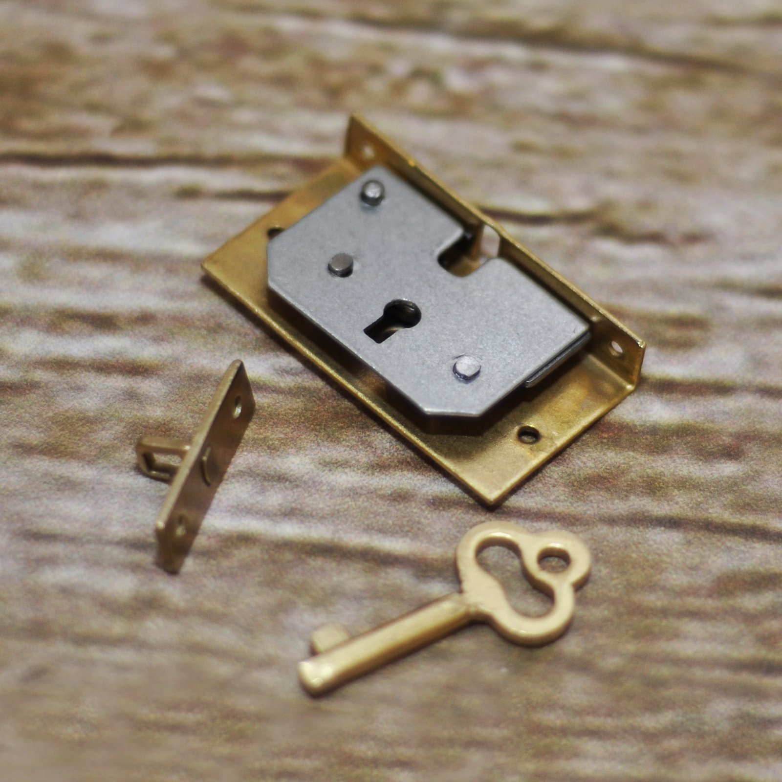 Serratura Antica A Gancio Per Scatole Di Legno - Dimensioni 82x65mm, In Lega Di Zinco, Con Viti Incluse