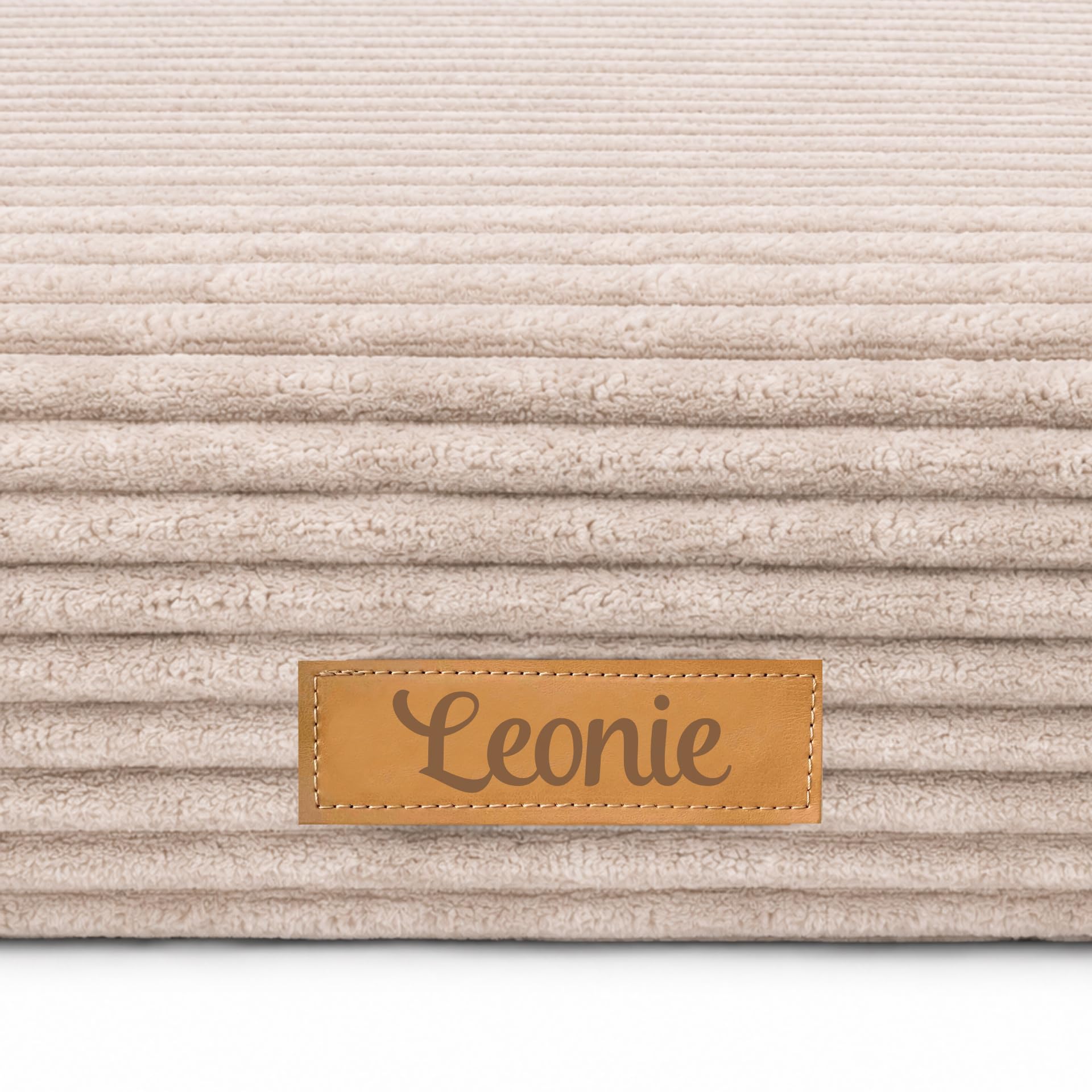 Flumi Hüpfpolster mit Namen, weiches Bodenkissen mit Cordbezug, Indoor Bewegungsmatte für Kinder, 110 x 71 x 15,5 cm (Beige)