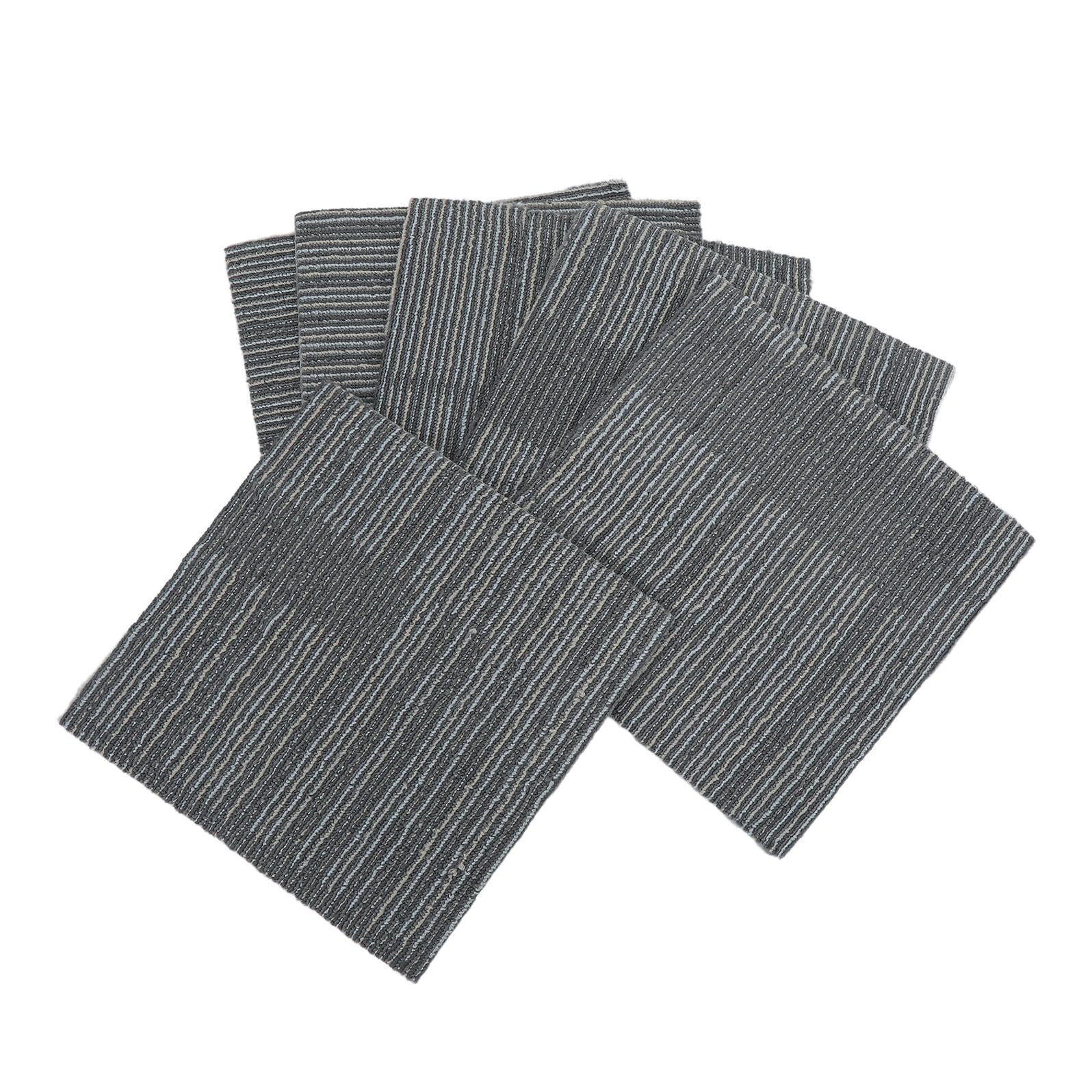 Dalles de tapis ignifuges autocollantes pour corriger un sol froid et bruyant de bureau