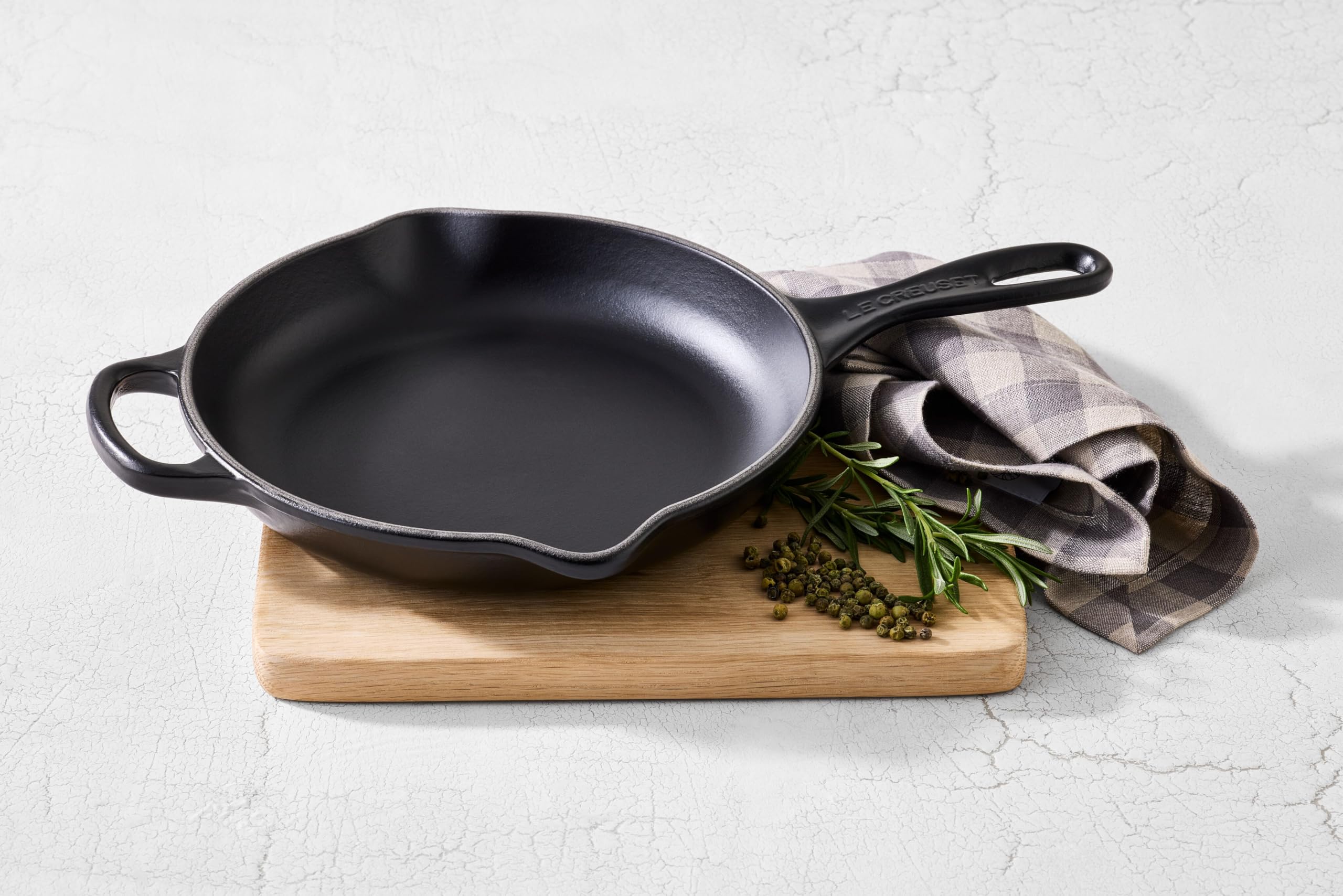 Amazon｜Le Creuset 鋳鉄フライパン 20cm サテンブラック｜フライパン