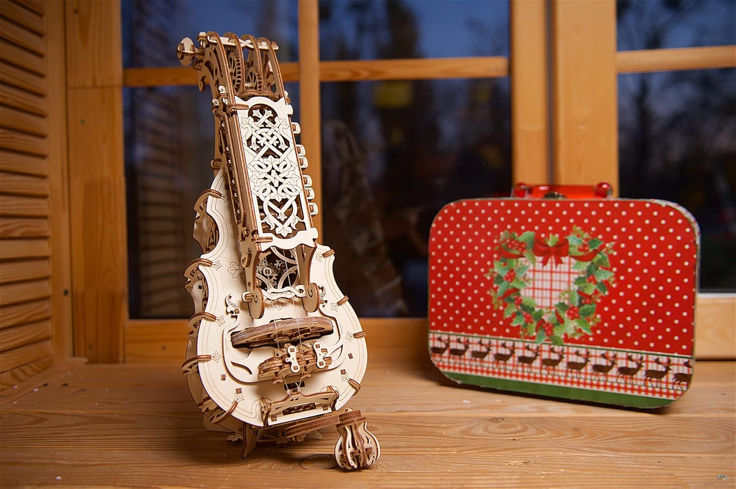 Ugears Hurdy Gurdy Eugiars: Rasakan Sensasi Merakit dan Memainkan Alat Musik Tradisional yang Unik!