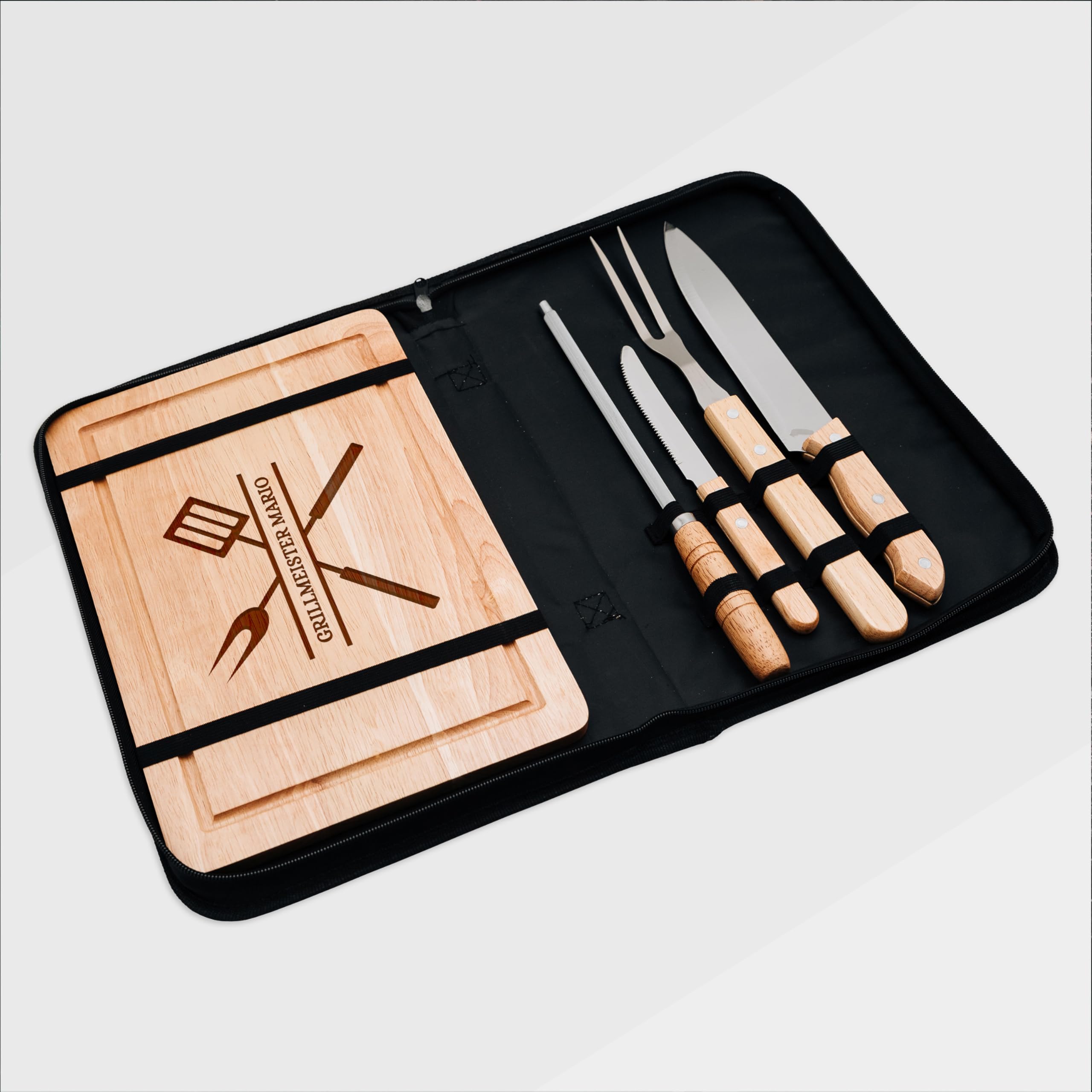 Grillset mit Messer im Messerset, Grillen Geschenk, Grill Accessories, Grillbrett, Geschenke für Männer, Schneidebrett als Geschenk zu Vatertag und BBQ Season (Grillmeister mit Name)