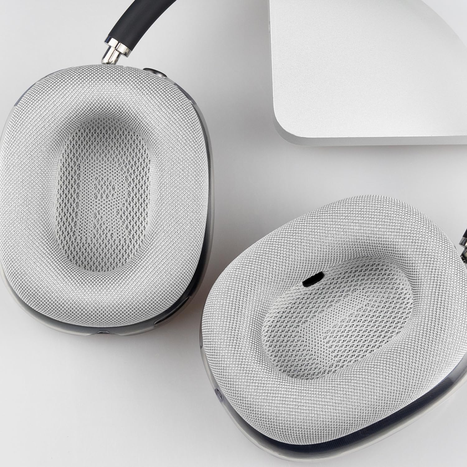 SOPROM Remplacement des Coussinets d’Oreilles pour écouteurs AirPods Max, Coussinets en Tissu maillé Durable, Mousse Plus Douce - Gris Clair