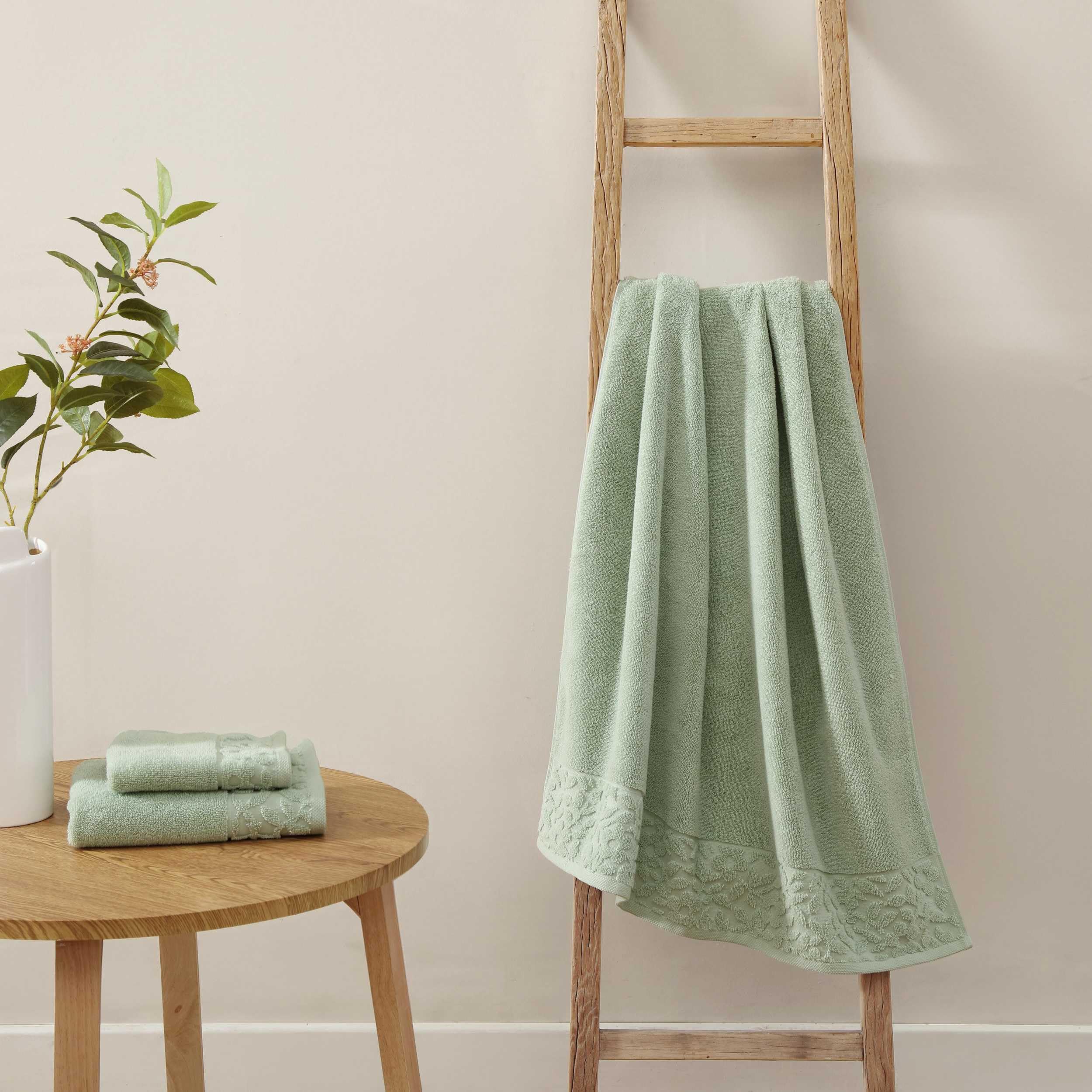 Amazon.com: Laura Ashley - Bath Towels, Soft & Absorbent Cotton