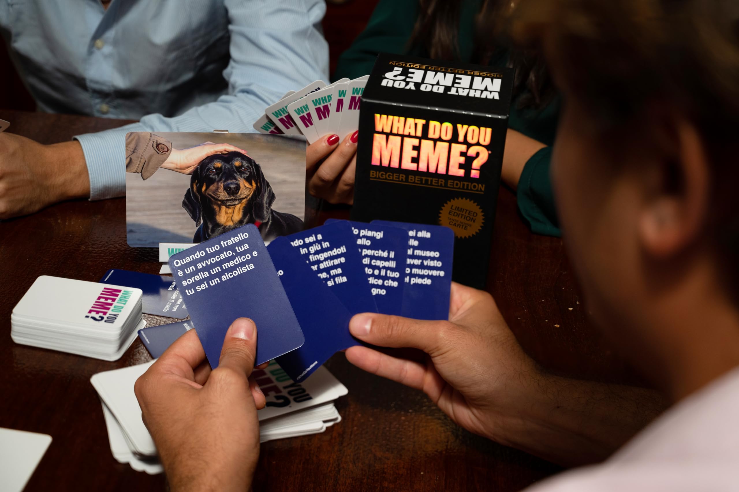 Rocco Giocattoli YAS Games - What Do You Meme Bigger Better - L'unico in Italiano