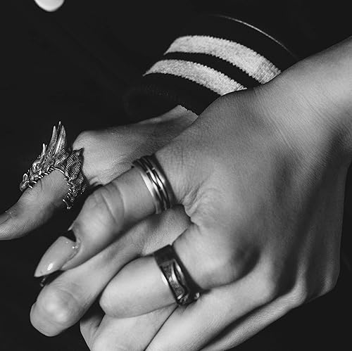 Miniatura 5 de BySilverStone Jewelry Anillo de plata de ley hecho a mano con calavera alada para hombre, anillo gótico de plata para hombre, anillo de motociclista