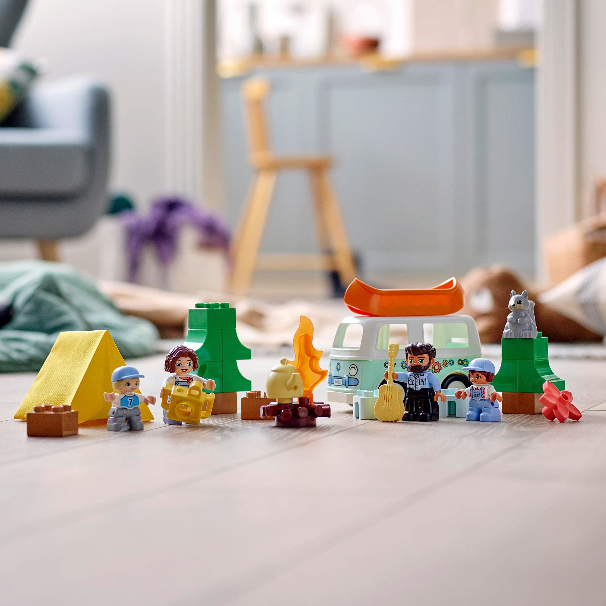 LEGO DUPLO Town 10946 Rodzinne biwakowanie — zabawki edukacyjne (30 elementów)