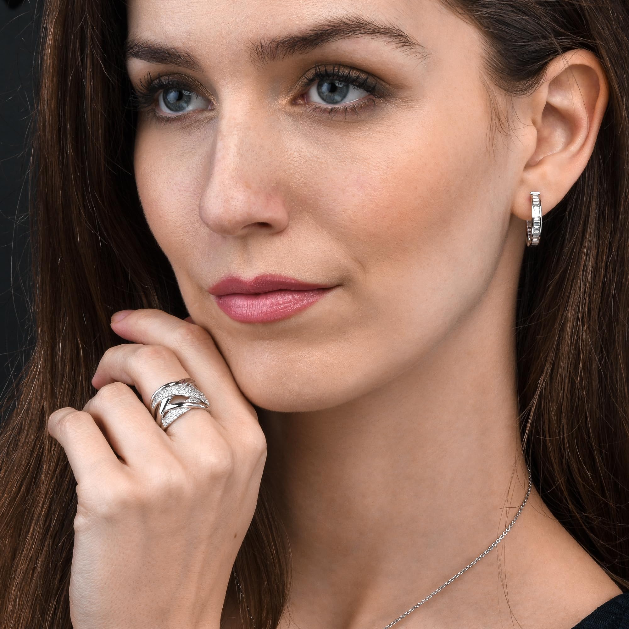 Diamond Treats Anello Donna in Argento 925 per Donna e Ragazza, Anello Fascia Intrecciato con Zirconi, Anello Argento 925 Donna con Confezione Regalo