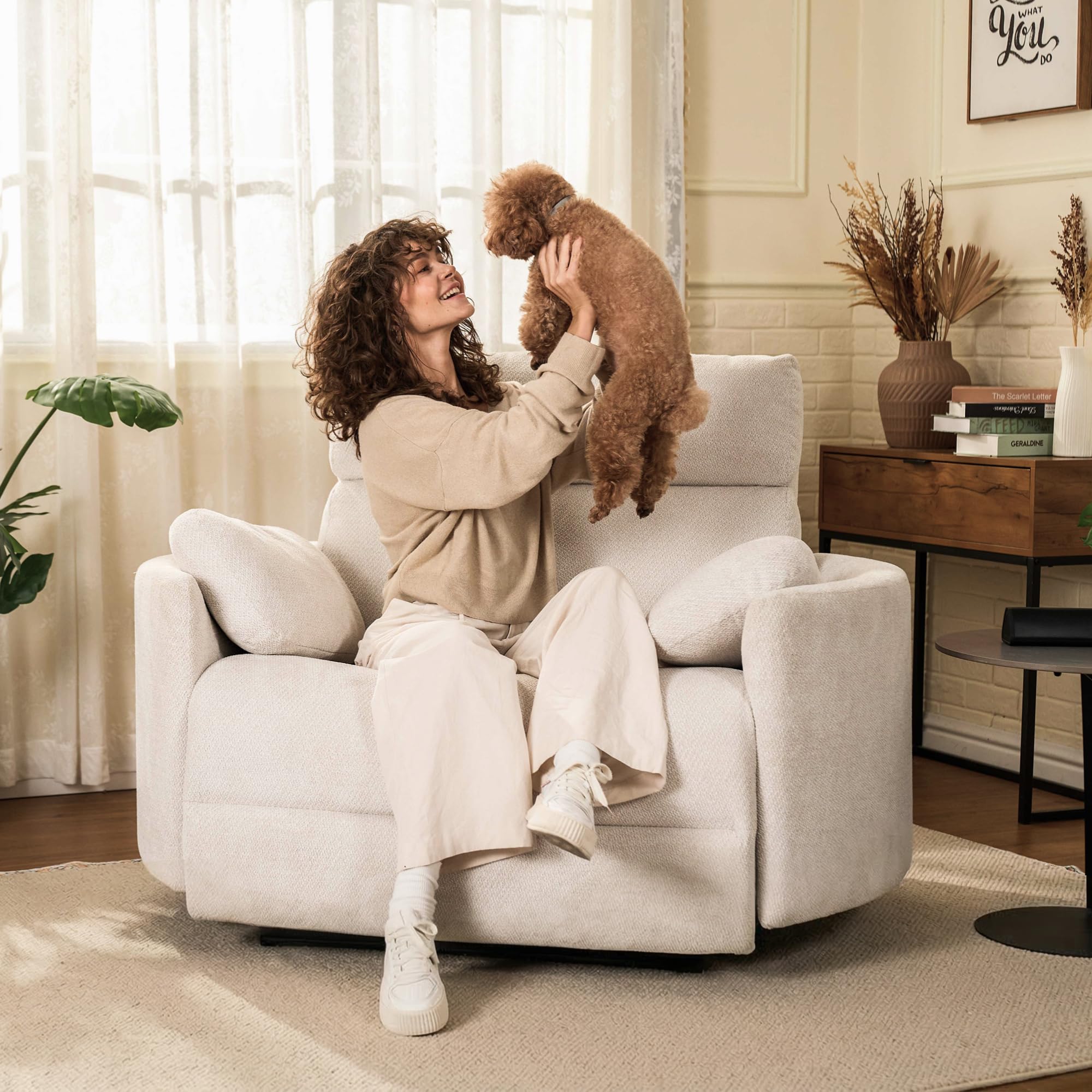 FLEXISPOT Mochi Pro Zero-Wall XXL Elektrischer Relaxsessel, 1,5-Sitzer mit 90 cm Sitzbreite, Fernsehsessel für Große & Schwere, Heimkino Sofa mit Klemmschutz, USB/Typ-C, Chenille Beige