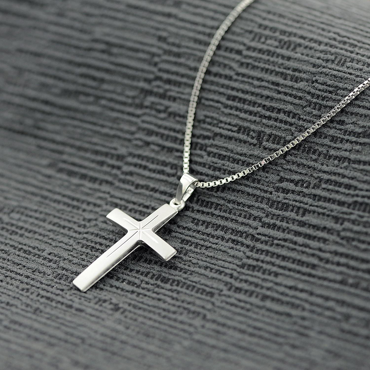 trendor Kreuz-Anhänger 24 mm Weißgold 585 (14 Karat) mit Silberkette 75283 | Damen und Herren Halskette mit modischem Echtgold-Anhänger