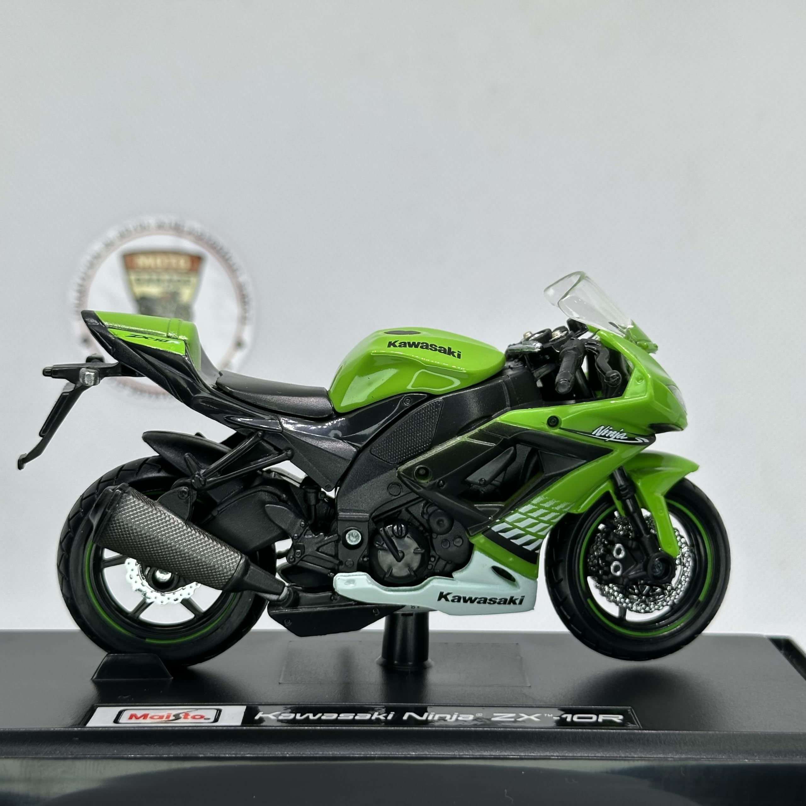 Generic Kawasaki Ninja ZX-10R Diecast Maket, 1:18 Ölçekli Standlı