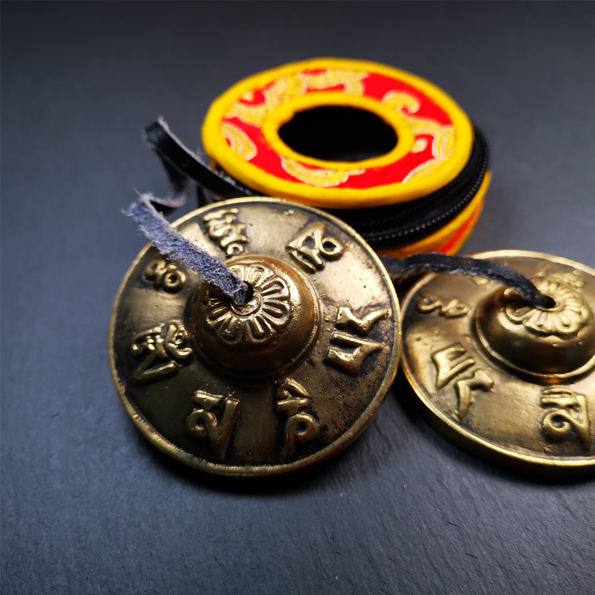Conjunto de Campanas de platillos de meditación Tibetanas - Platillos Tingshas Tibetanos - Hecho a Mano en Nepal - campanas - Latón liso 6.5cm
