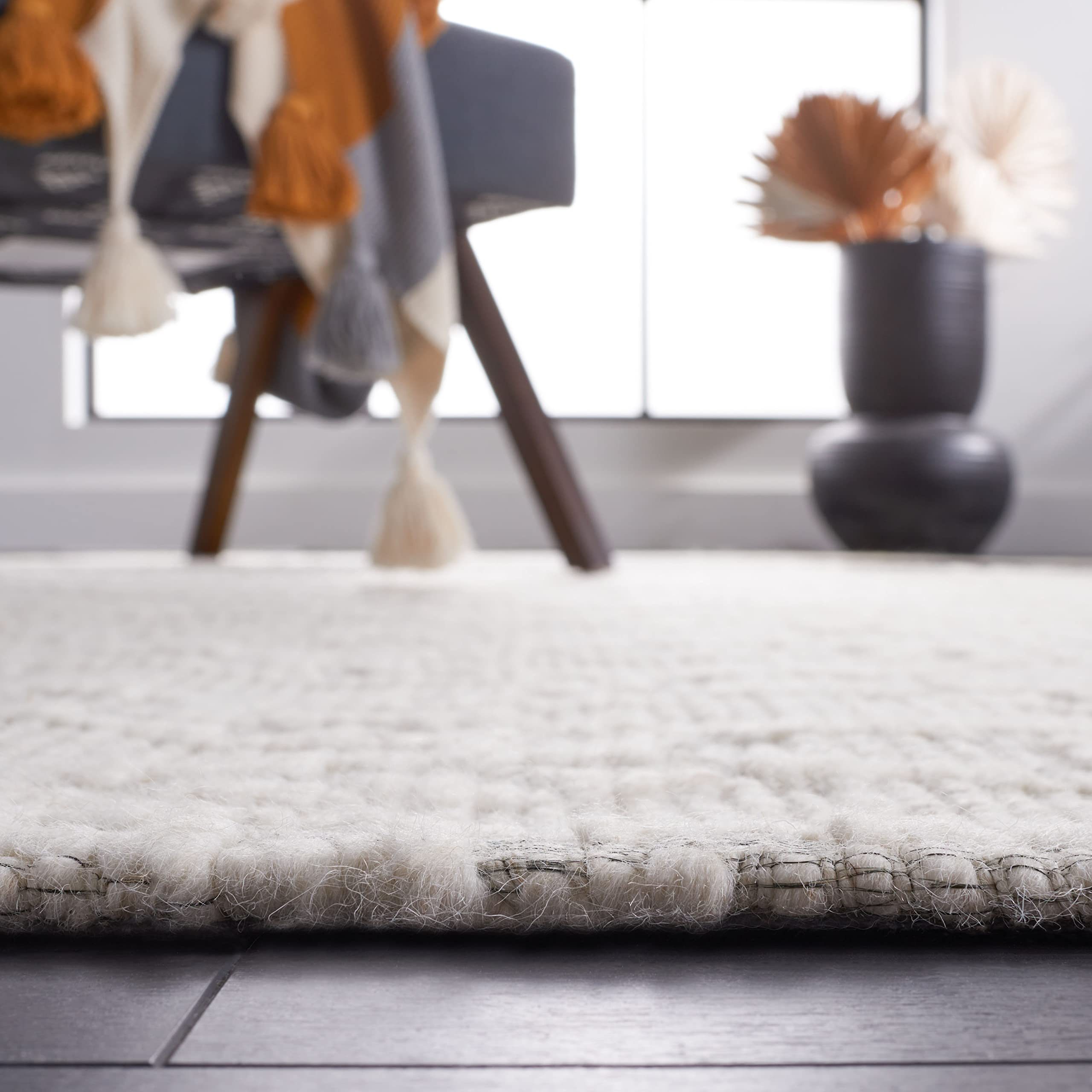 SAFAVIEH Marbella Collection Area Rug - 6' Round, Ivory & Brown, Handmade Geometric Wool, Ideal for High Traffic Areas in Living Room, Bedroom (MRB430T