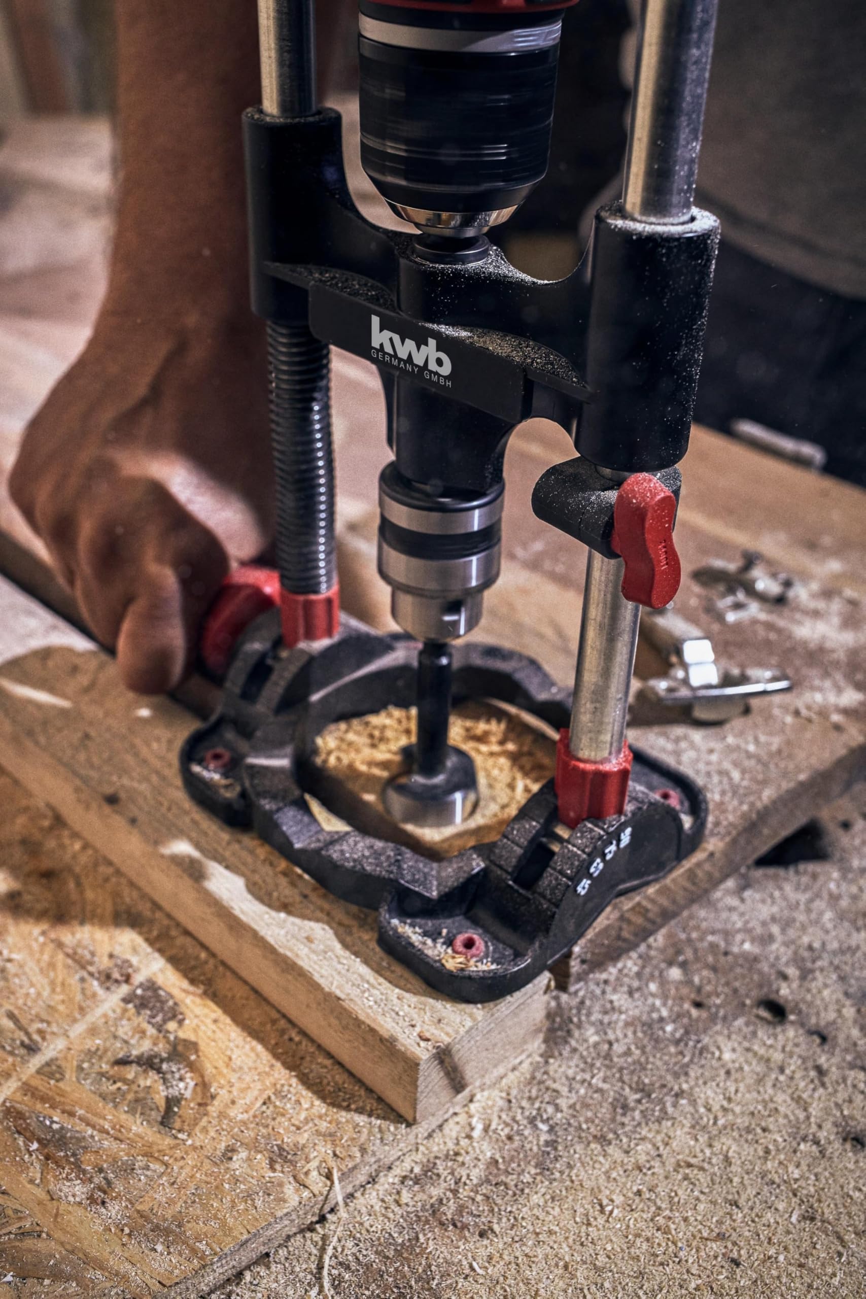 kwb Mobiler Bohrständer mit Bohrfutter, für präzises Bohren, Einstellbare Winkelarretierung, für Flächen und runde Werkstücke, Manuell, Standard, Grau
