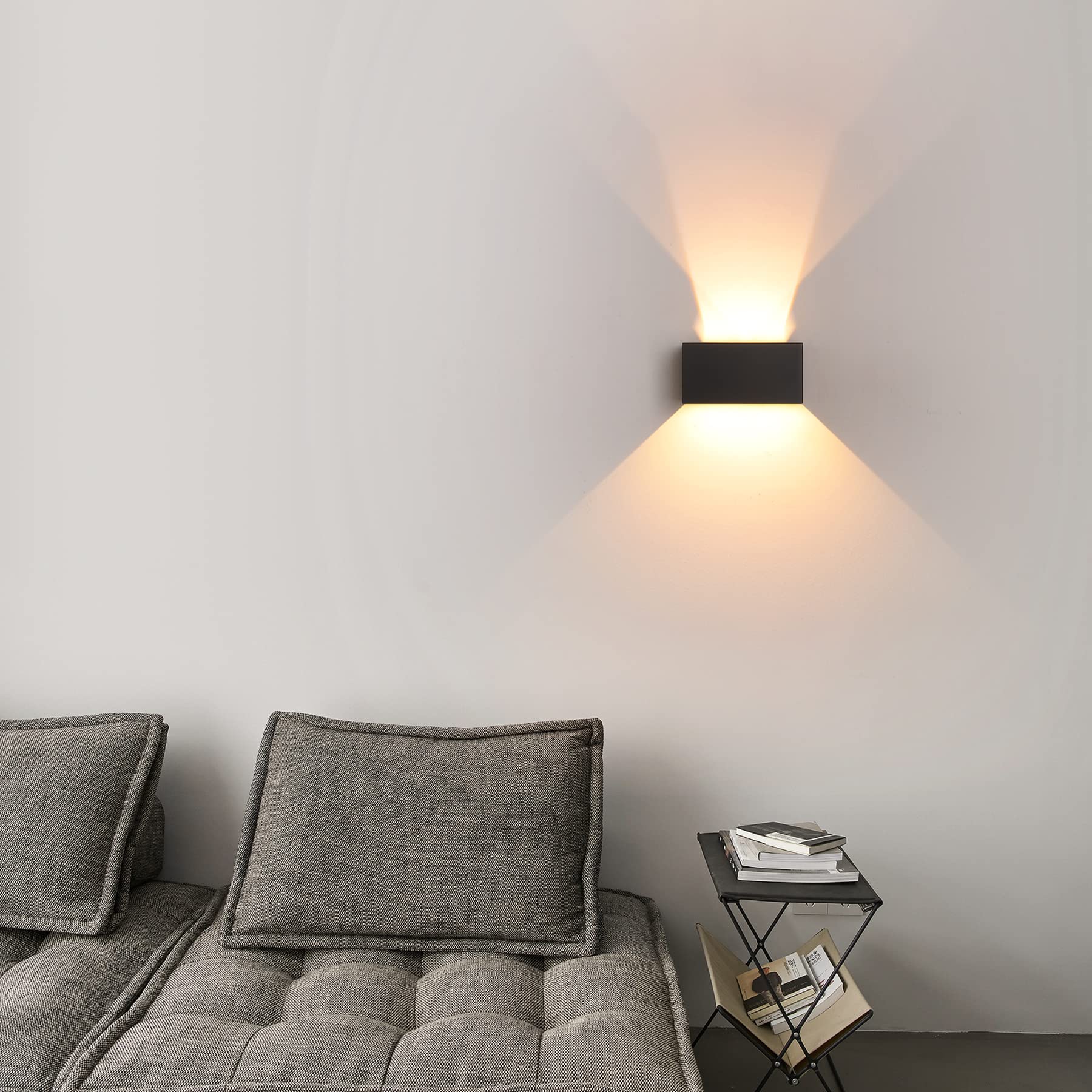 LED Applique Murale intérieur/Extérieur,24W 3000K blanc chaud Lampe Murale,Moderne Luminaire Murale,Éclairage Murals Etanche IP65,Appliques Murales avec haut et bas Angle de Faisceau Réglable,Noir