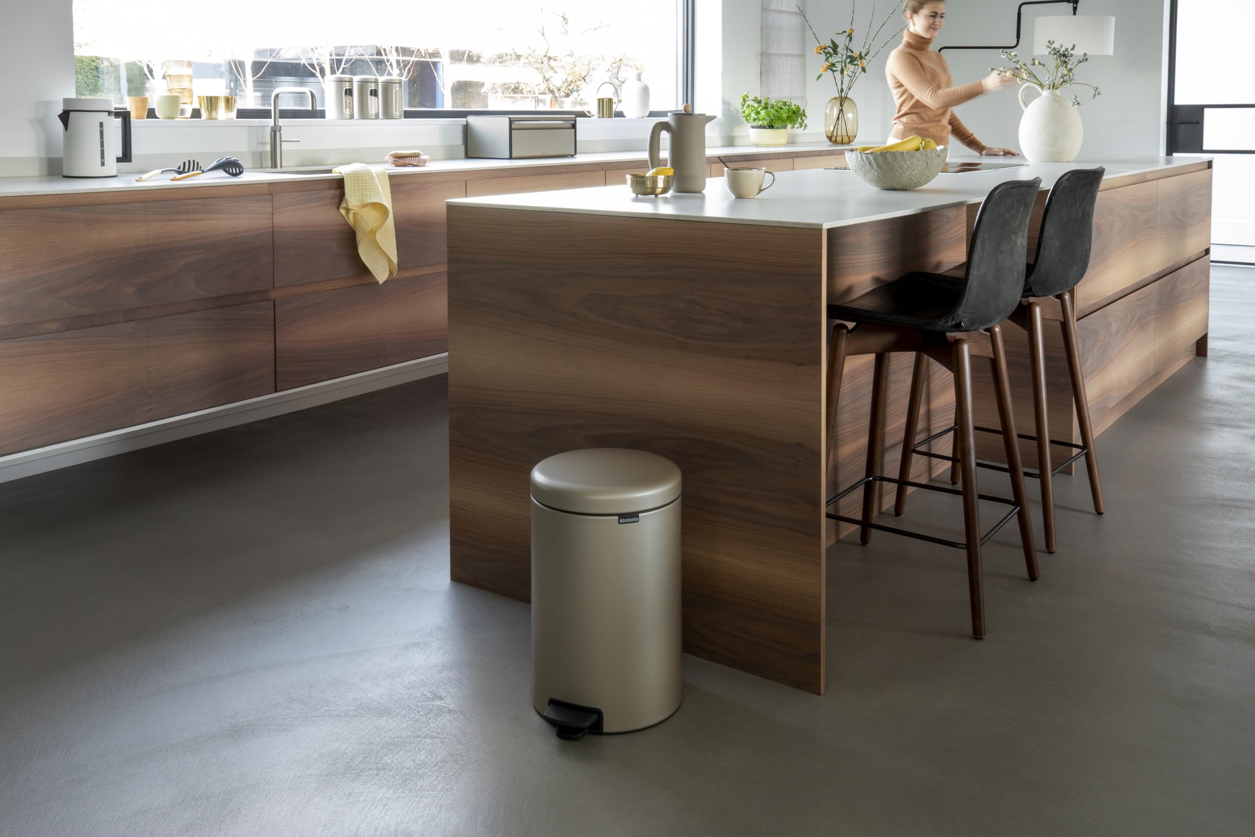 Brabantia NewIcon Pedal Bin 20L (Metallic Gold) Soft-Closure Rubbish Bin with Removable Inner Bucket + Free Bin Bags - Image 9
