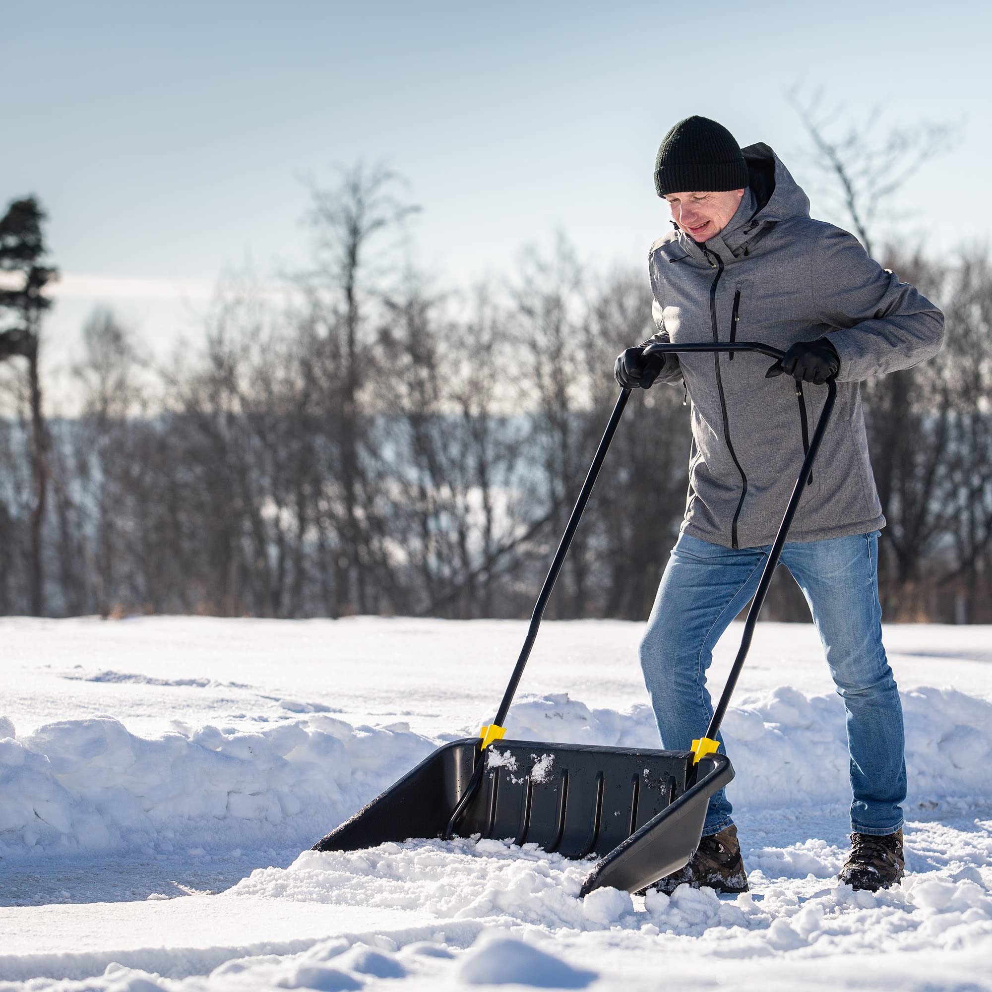 KADAX Pelle à Neige en Plastique dotée d'une Ferrure en Aluminium, Outil de Déneigement Robuste et Efficace avec Manche en Métal, Traîneau à Neige (Noir)