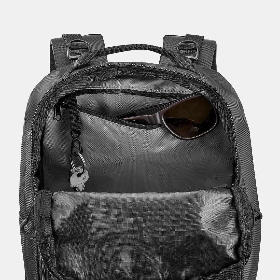 Amazon.co.jp: [QUECHUA] ケシュア 登山・ハイキング バック