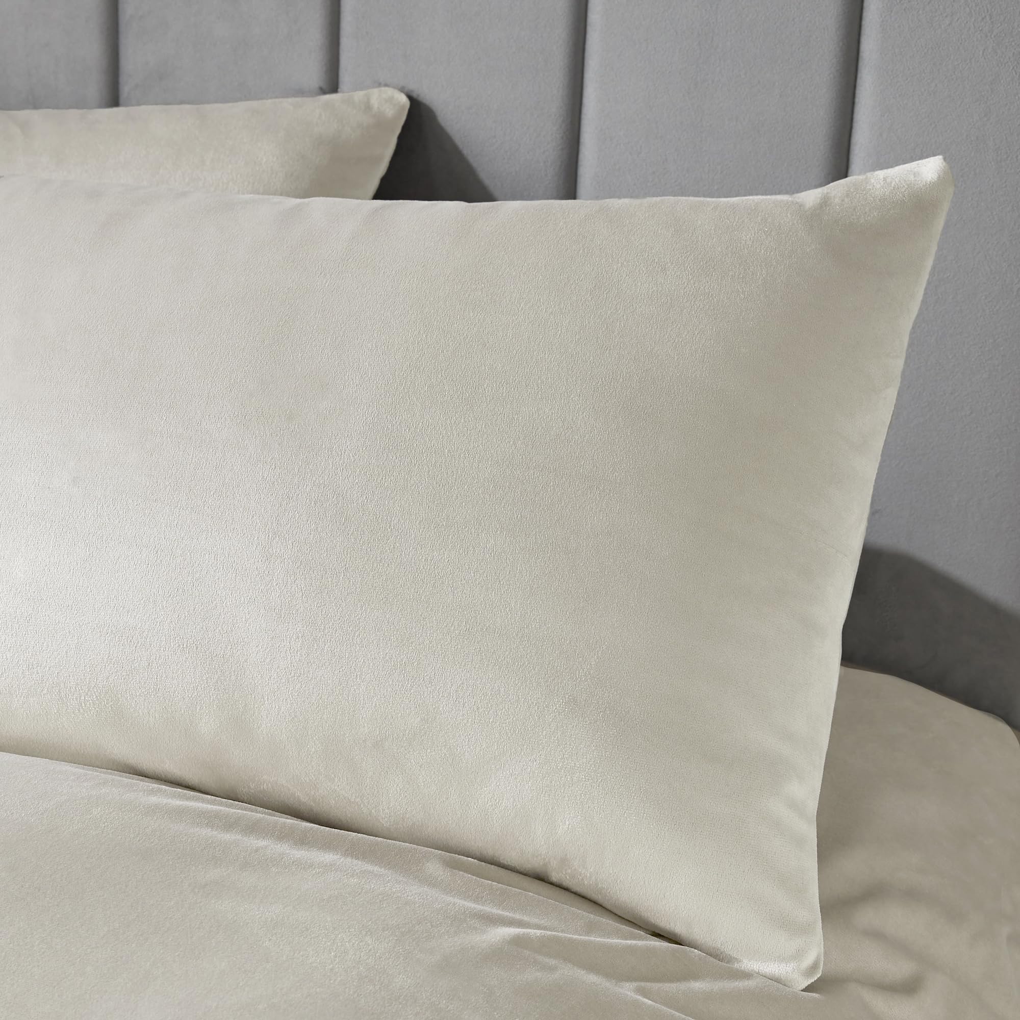 Laurence Llewelyn-Bowen Velvet Duvet Cover Set, Double 200x200cm, Ivory White, Soft Touch Luxury Bedding, 2 Pillowcases - Image 2