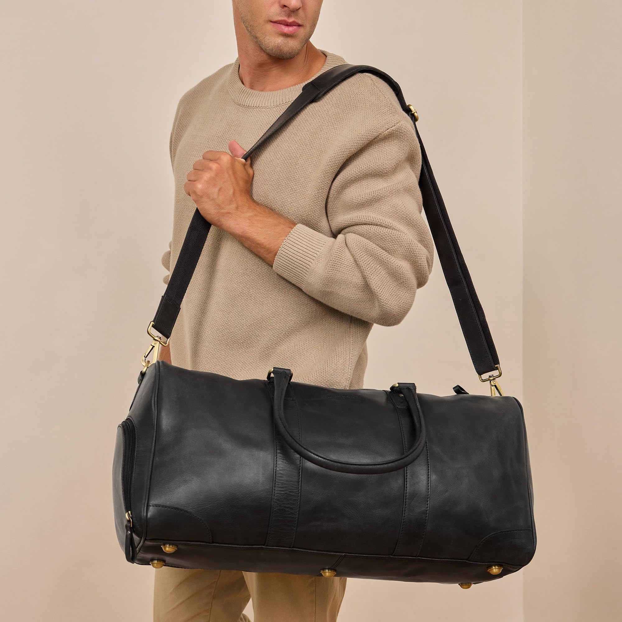 Gusti Reisetasche Leder - Davide Damen und Herren Boardtasche Umhängetasche Ledertasche Reisegepäck Weekender Schwarz Leder