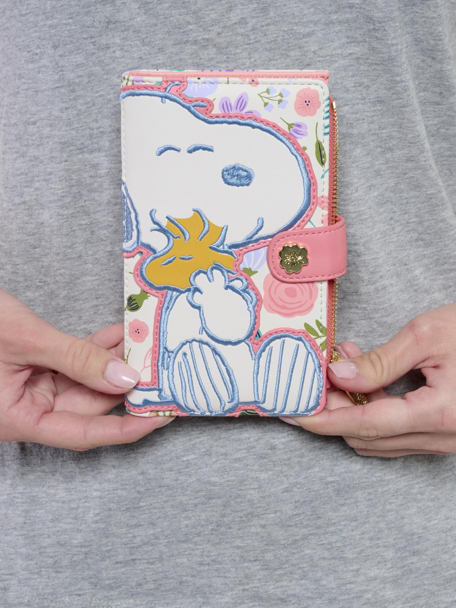 Loungefly Peanuts Snoopy Geldbörse mit Klappverschluss für Damen, Woodstock, Blumendruck