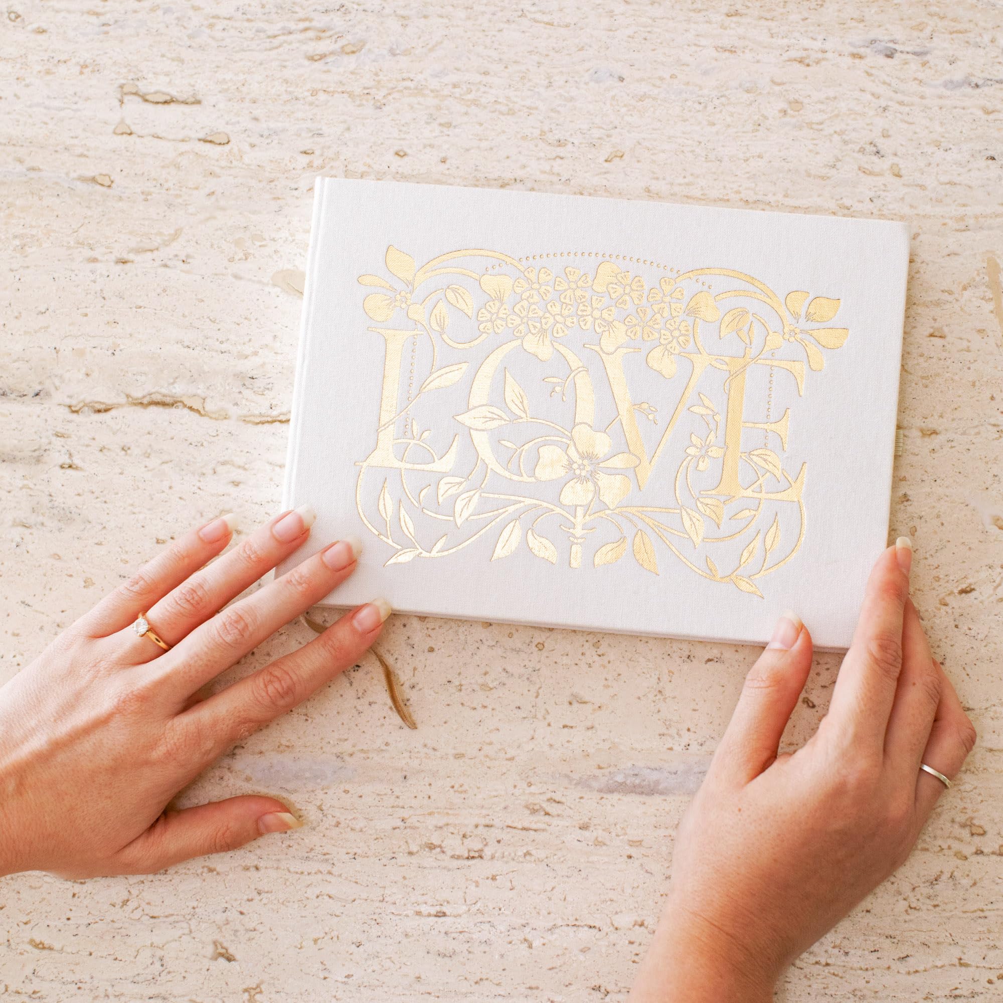 Fringe Studio - Libro de invitados de boda "Deco Floral Love" con tapa dura envuelta en tela con bolígrafo delgado, 8.5 x 6 pulgadas, colección de boda (984201)